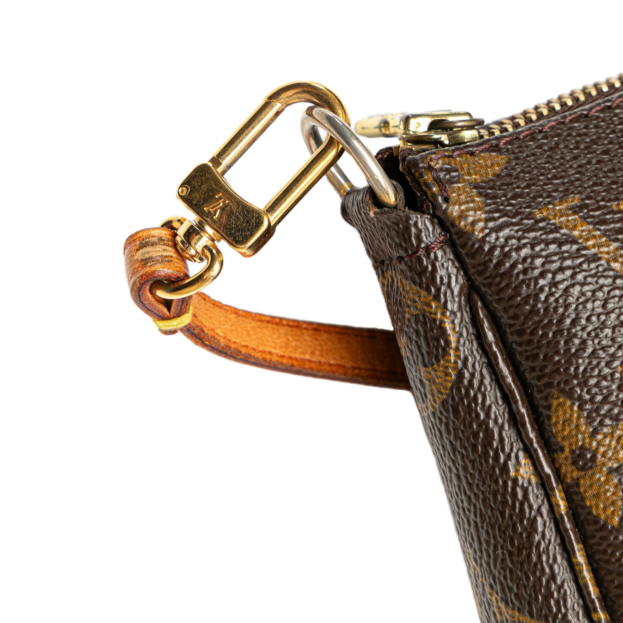 Louis Vuitton Monogram Pochette Accessoires (SHG-CVxdN7)