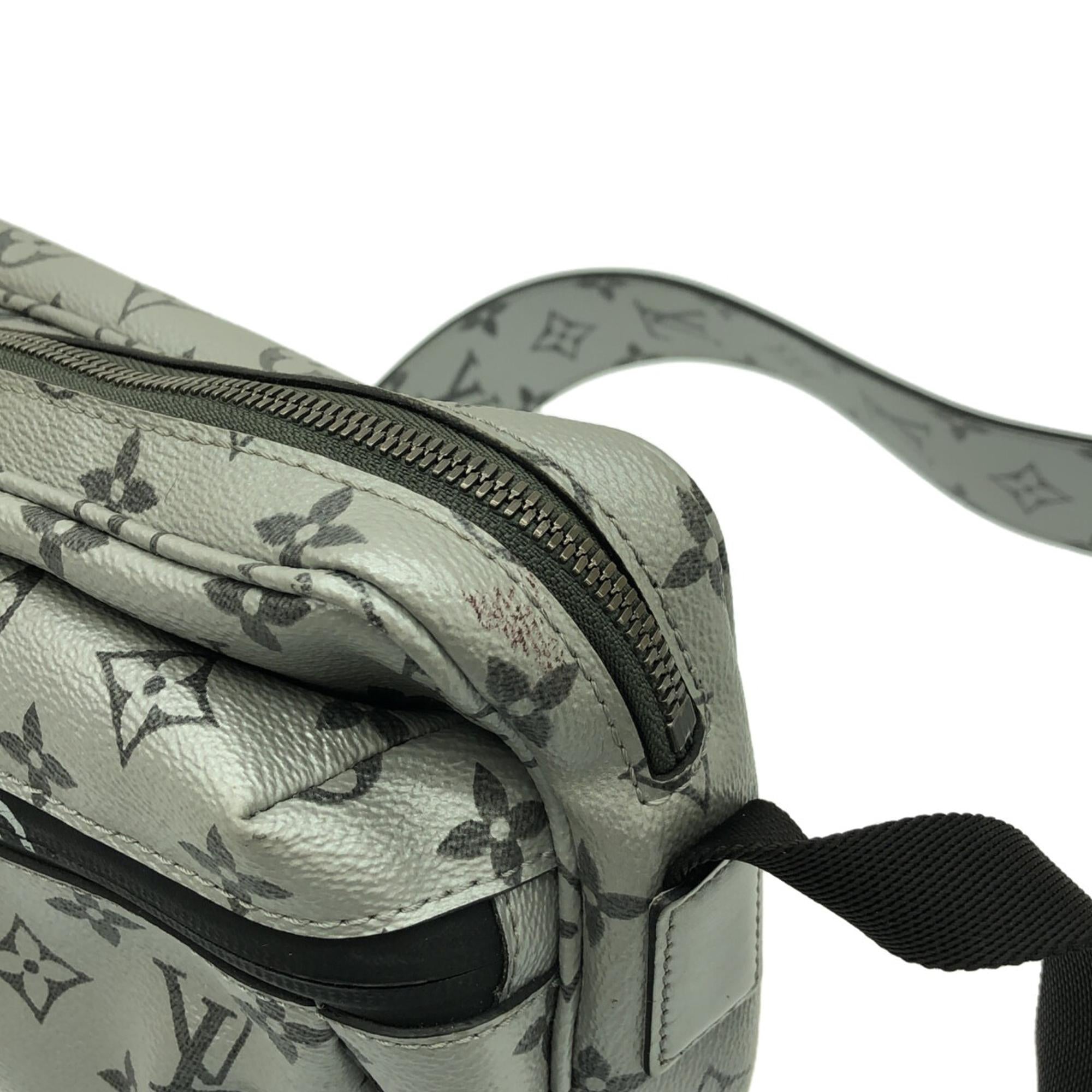 Louis Vuitton Monogram Reflect Outdoor Messenger PM (SHG-QntoSq)
