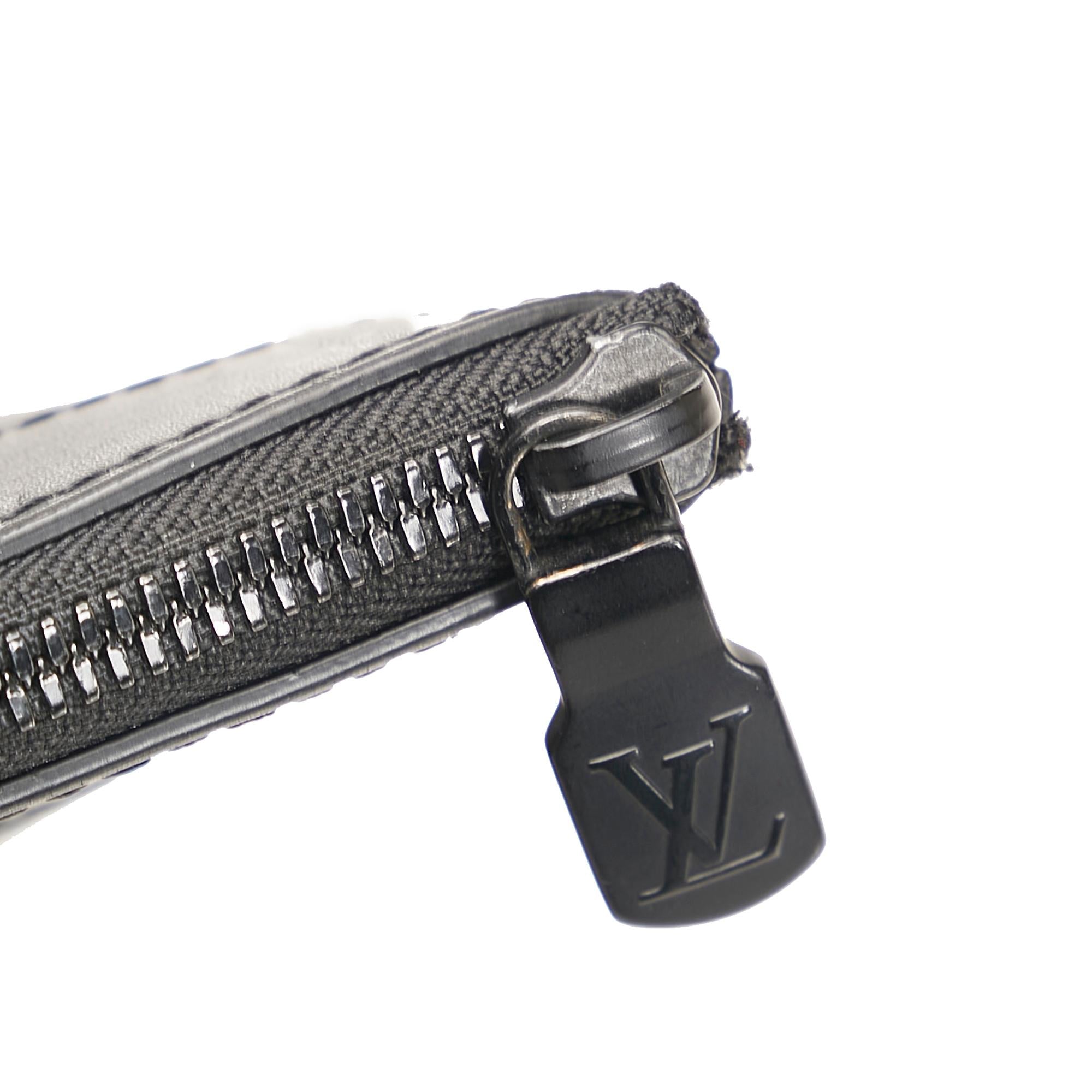 Louis Vuitton Monogram Shadow Discovery Pochette (SHG-rQKxIP)