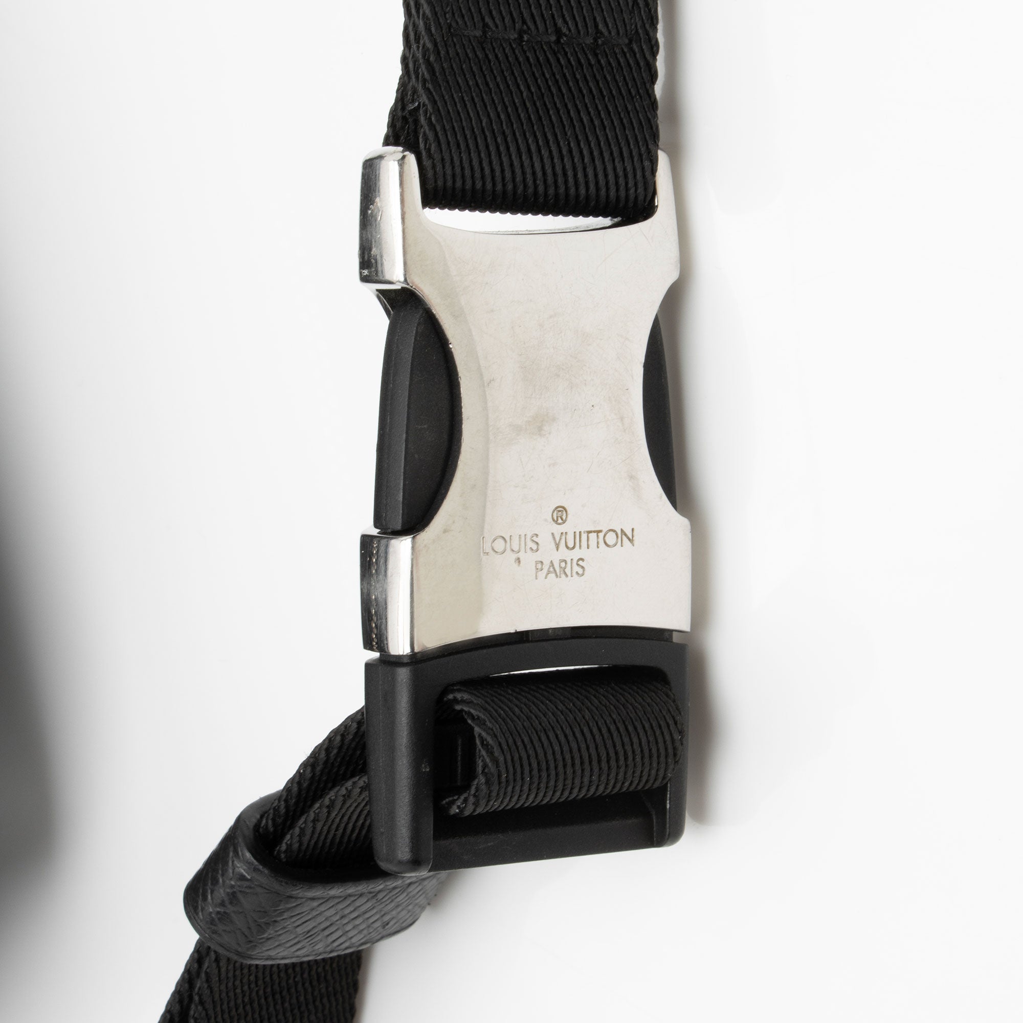 Louis Vuitton Monogram Taiga Outdoor Belt Bag (SHF-aood3t)