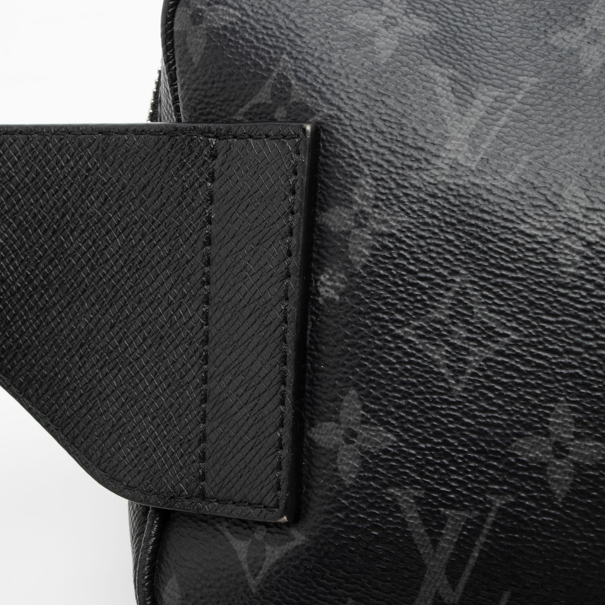 Louis Vuitton Monogram Taiga Outdoor Belt Bag (SHF-aood3t)