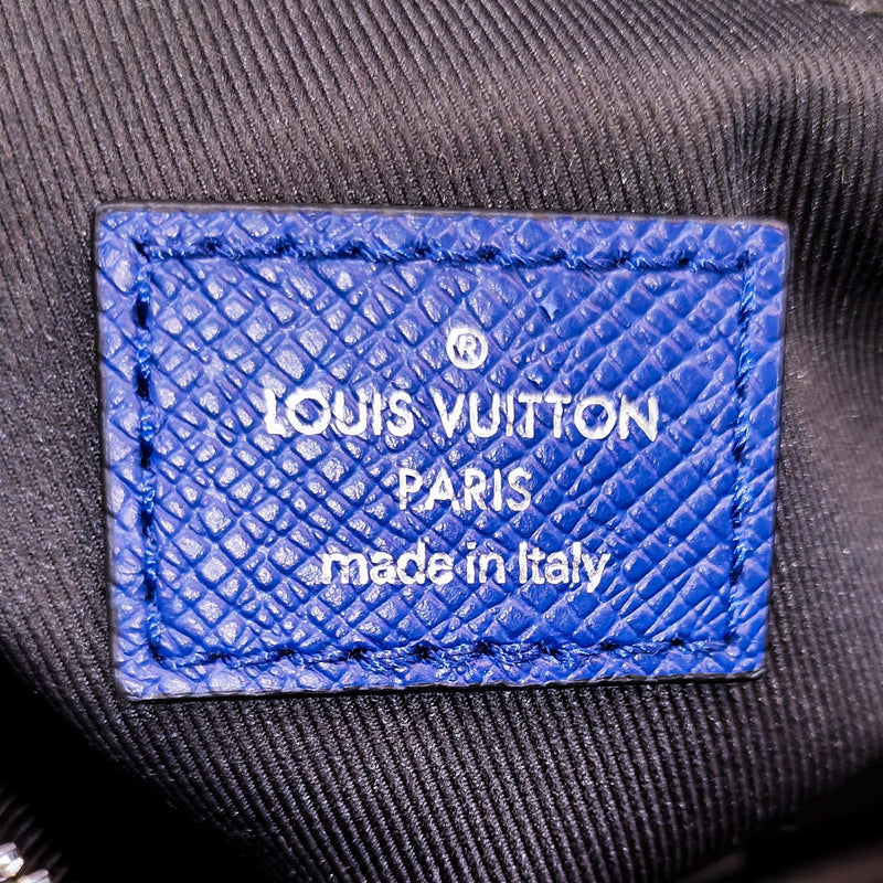 Louis Vuitton Outdoor Messenger Cobalt autres Toiles Monogram
