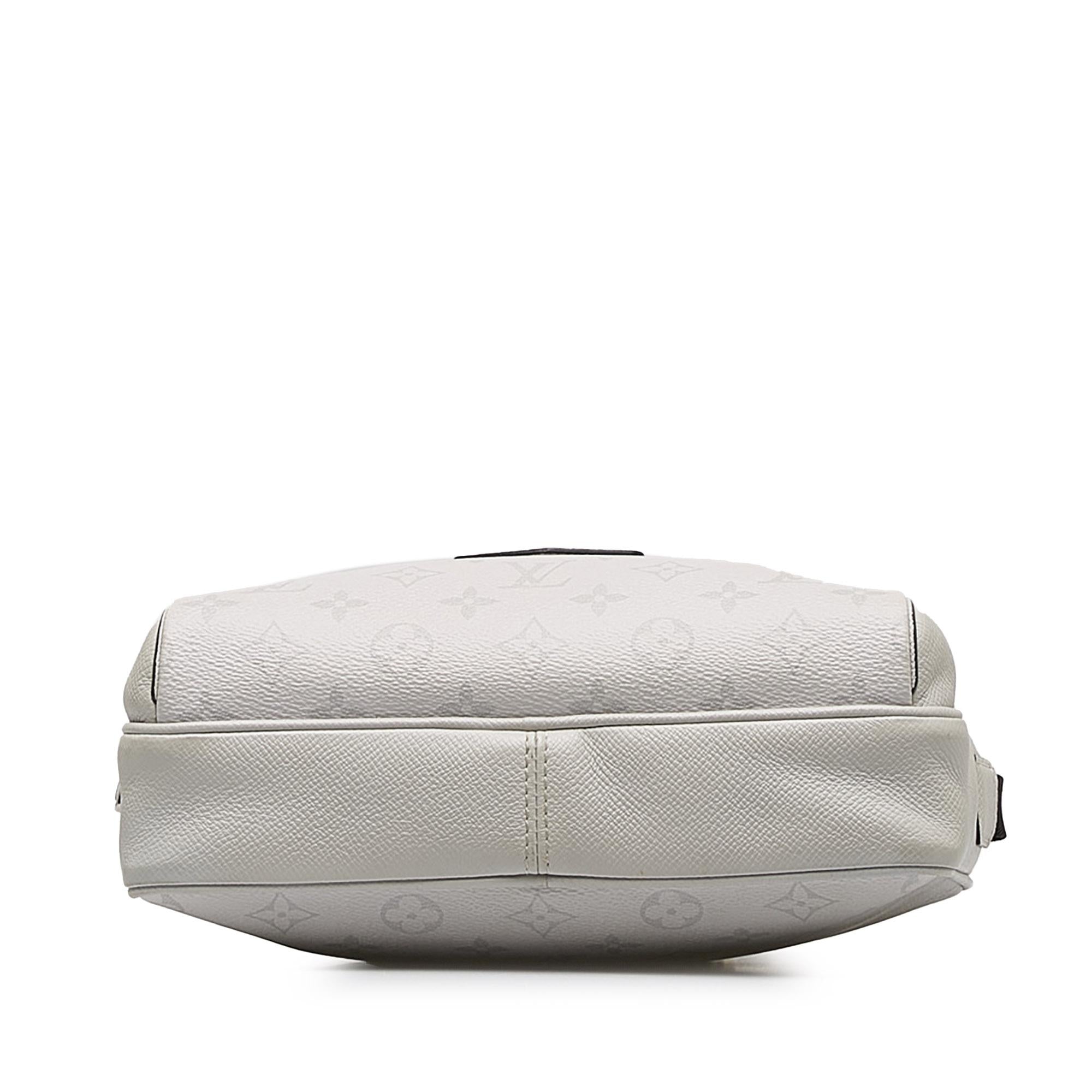 Louis Vuitton Monogram Taigarama Outdoor Messenger (SHG-l3kpfQ)