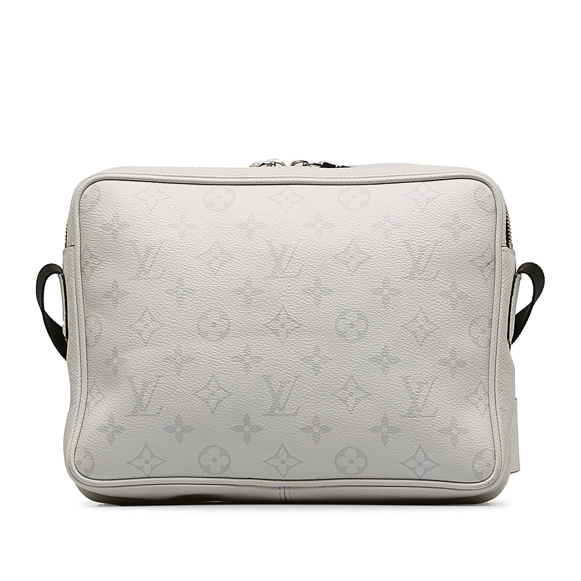 Louis Vuitton Monogram Taigarama Outdoor Messenger (SHG-pAvXZ9)