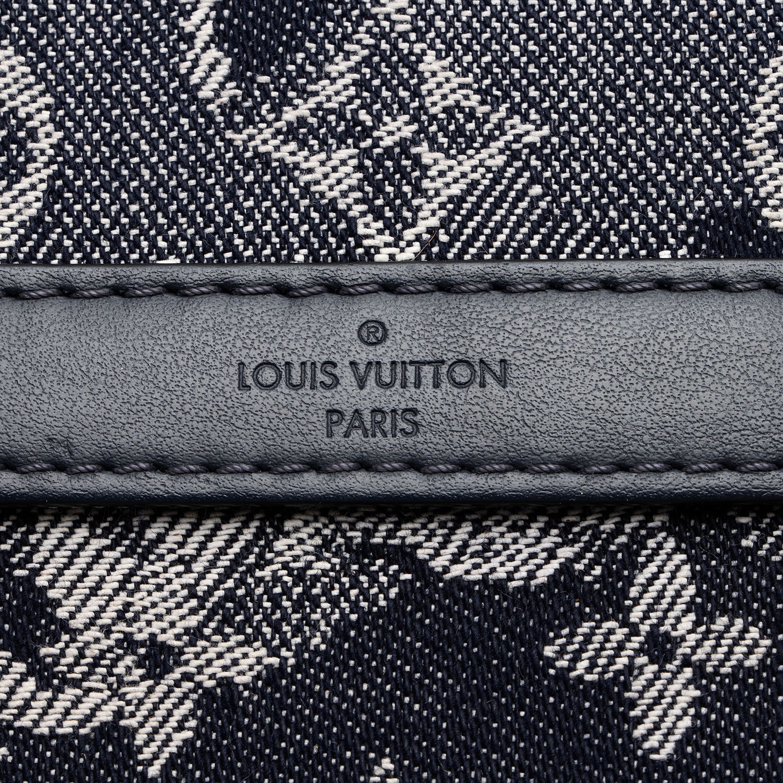 Louis Vuitton Monogram Tapestry Canvas Trunk Messenger SHF HsMpfK LuxeDH