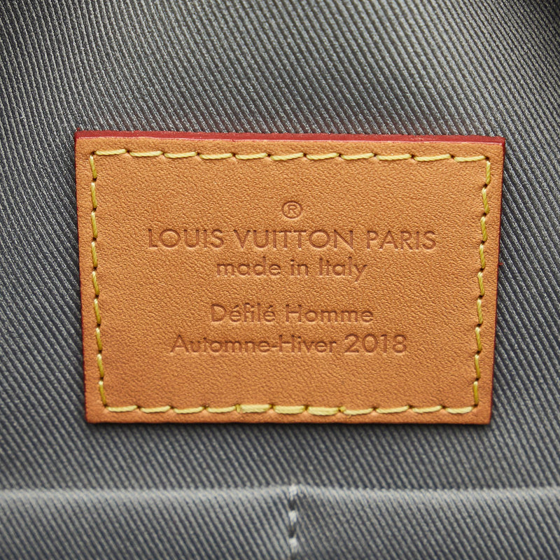 Louis Vuitton Monogram Titanium Messenger PM (SHG-0xX5Bz)