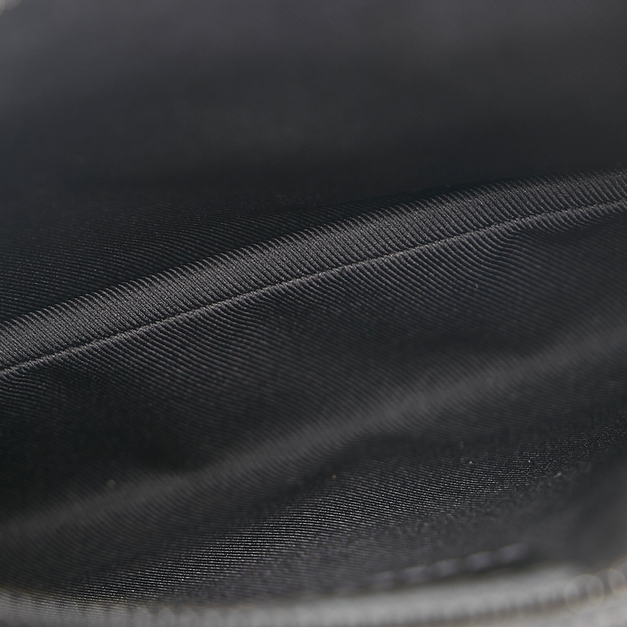 Louis Vuitton Monogram Trio Pouch NM (SHG-37664)