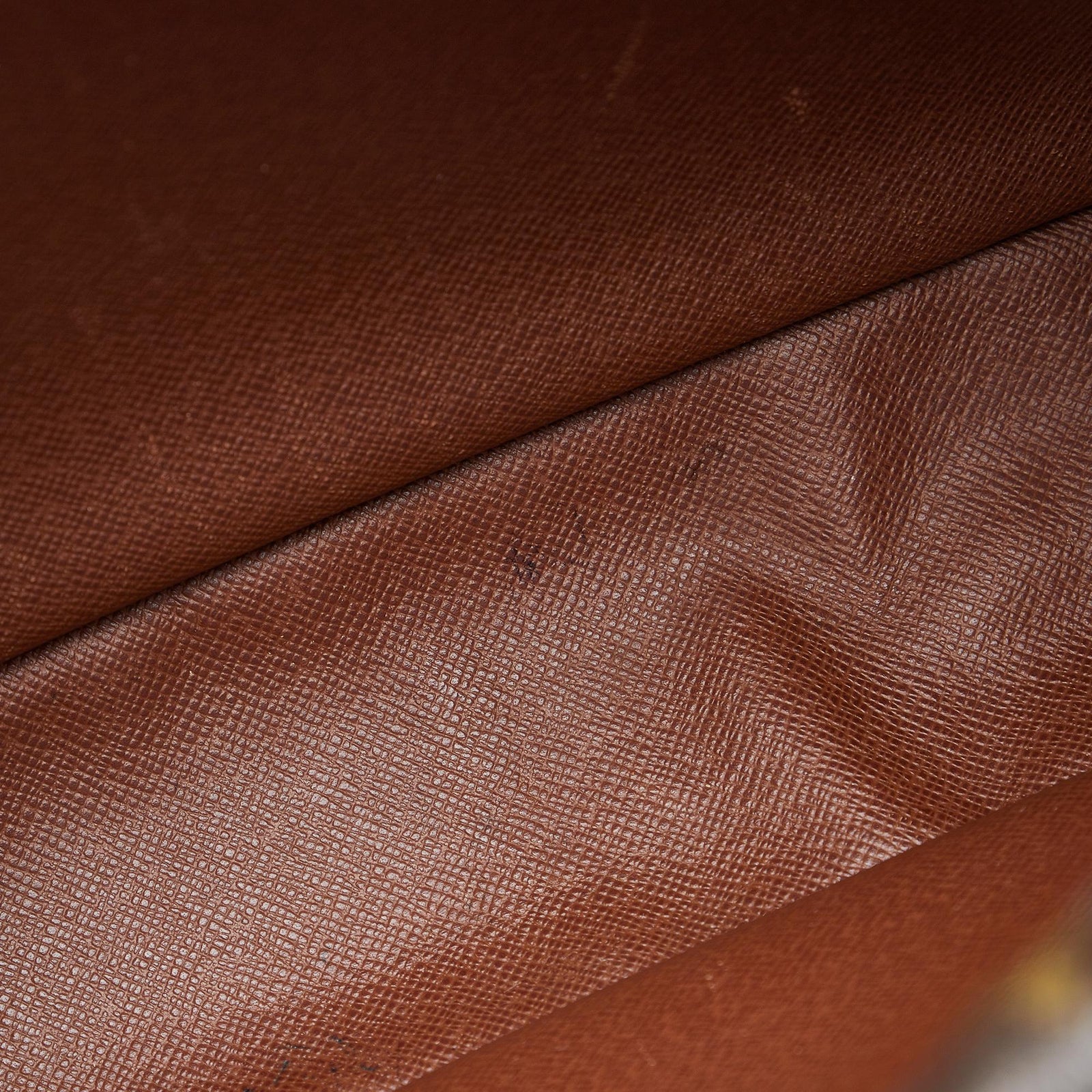 Louis Vuitton Monogram Trocadero 30 (SHG-N5X511) – LuxeDH 