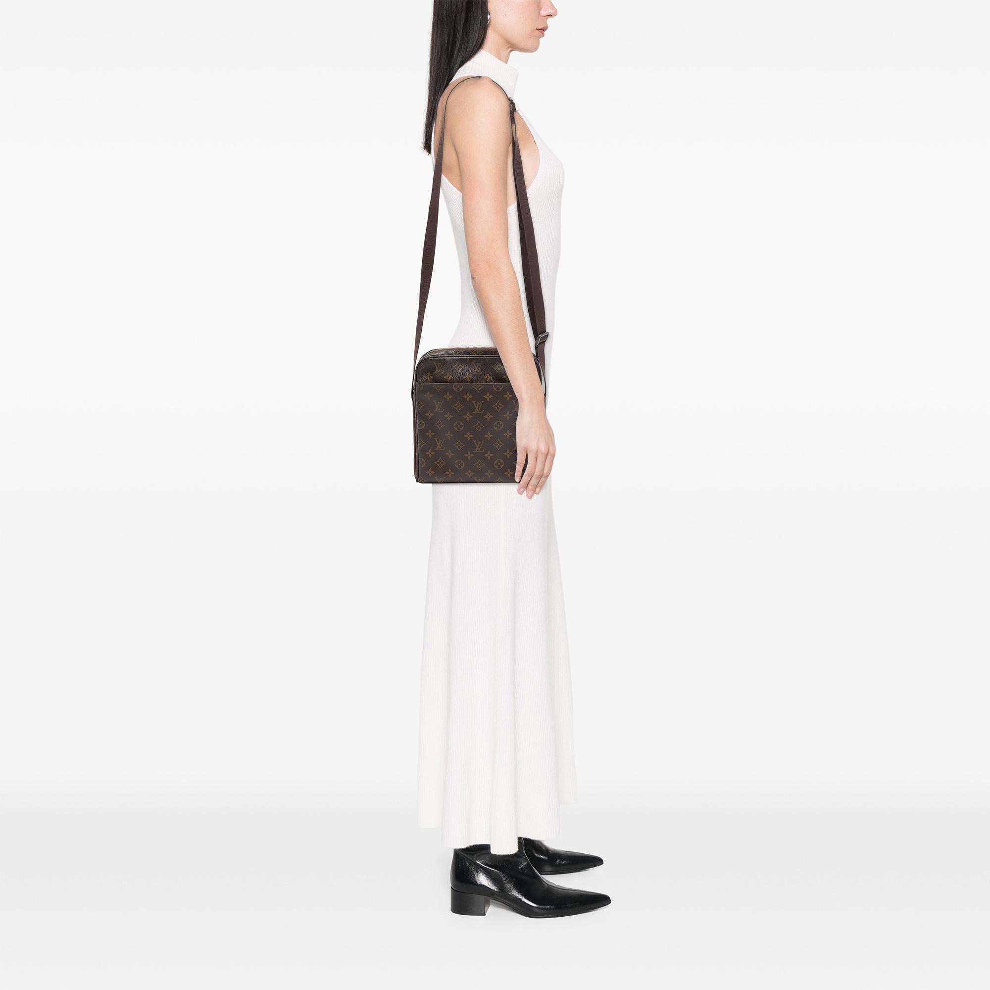 Louis Vuitton Monogram Trotteur Beaubourg