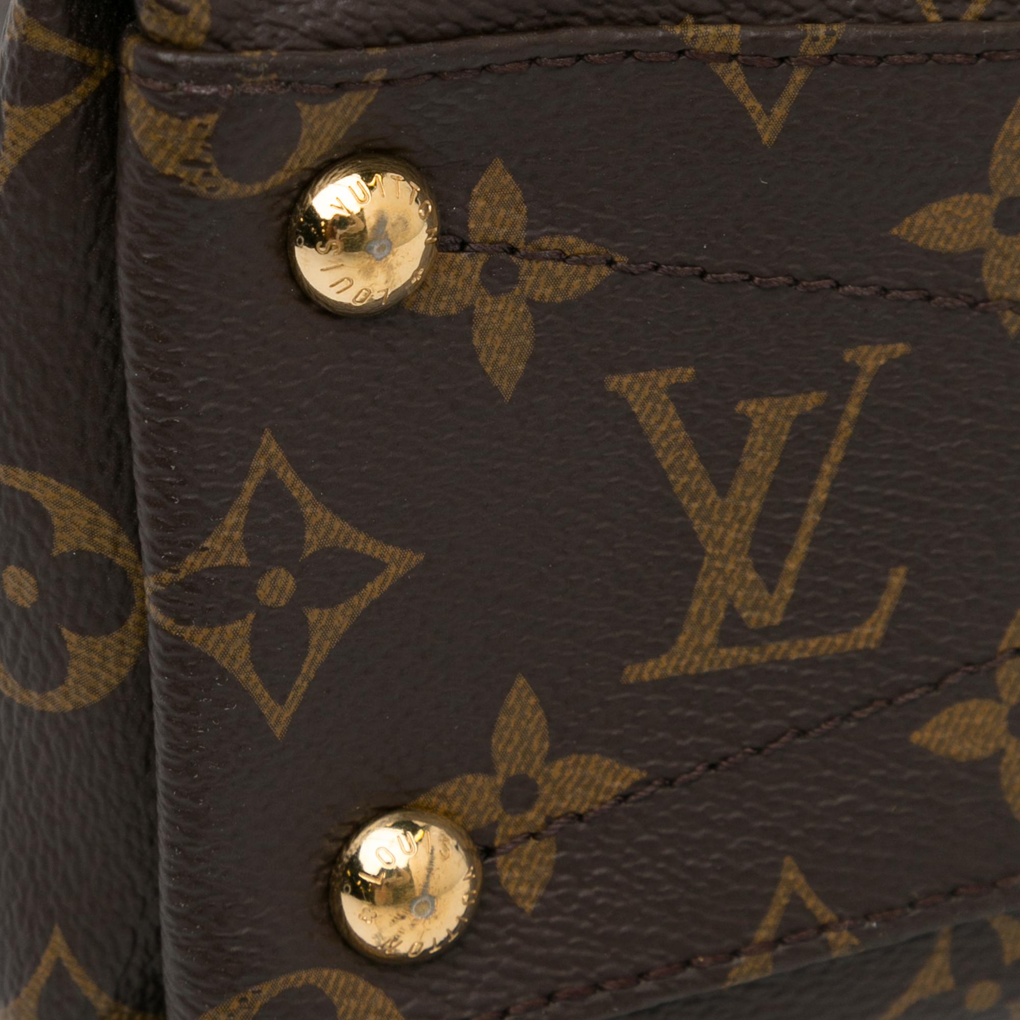 Louis Vuitton Monogram V Tote BB (SHG-W7SKD1)