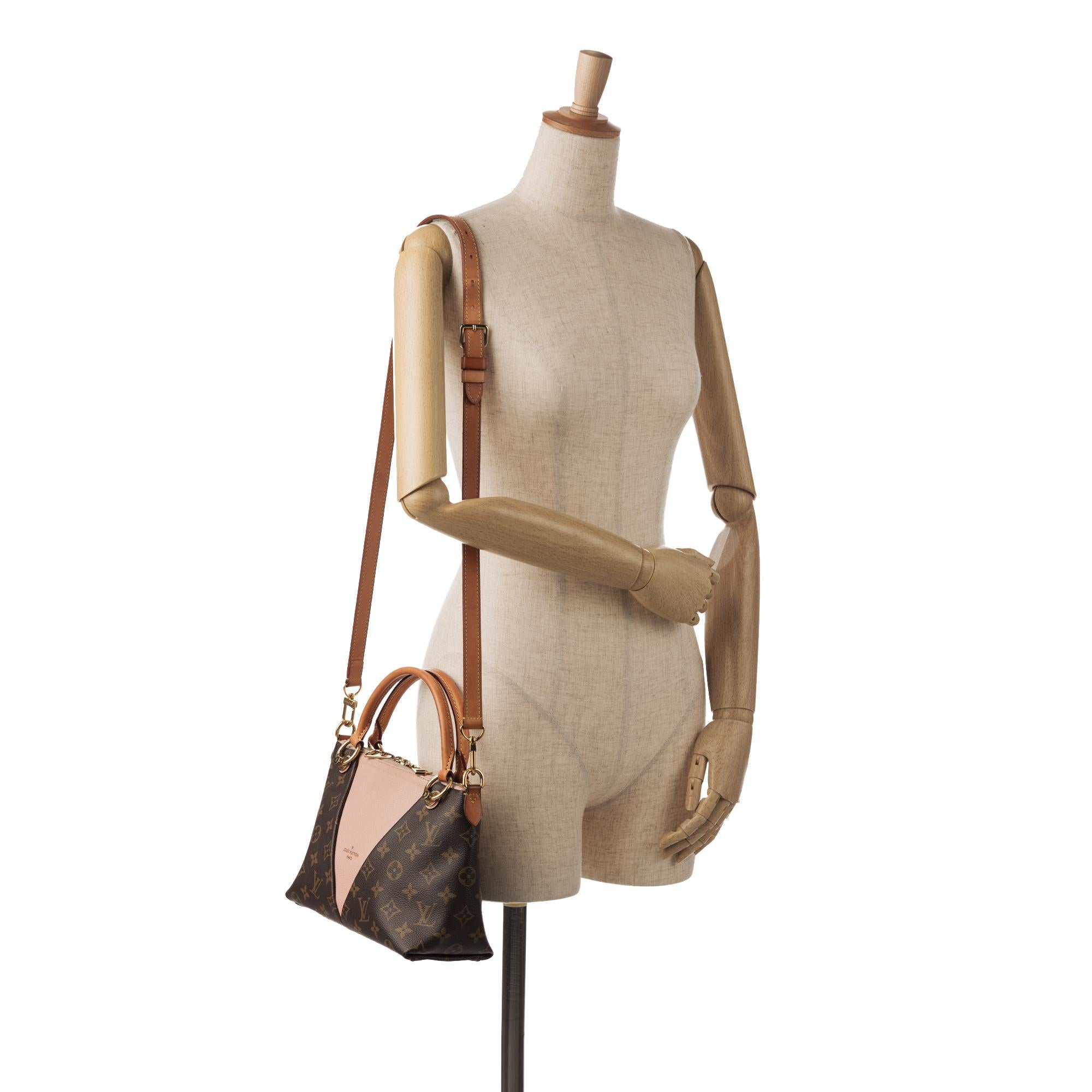 Louis Vuitton Monogram V Tote BB (SHG-W7SKD1)