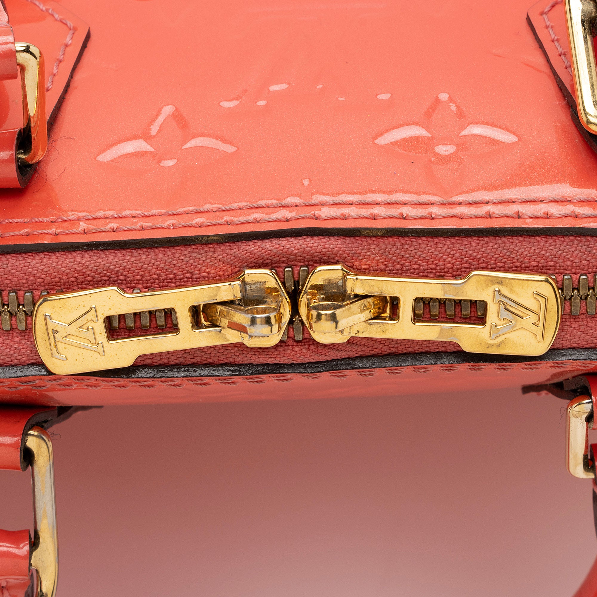 Louis Vuitton Monogram Vernis Alma BB Satchel (SHF-zmgCYX)