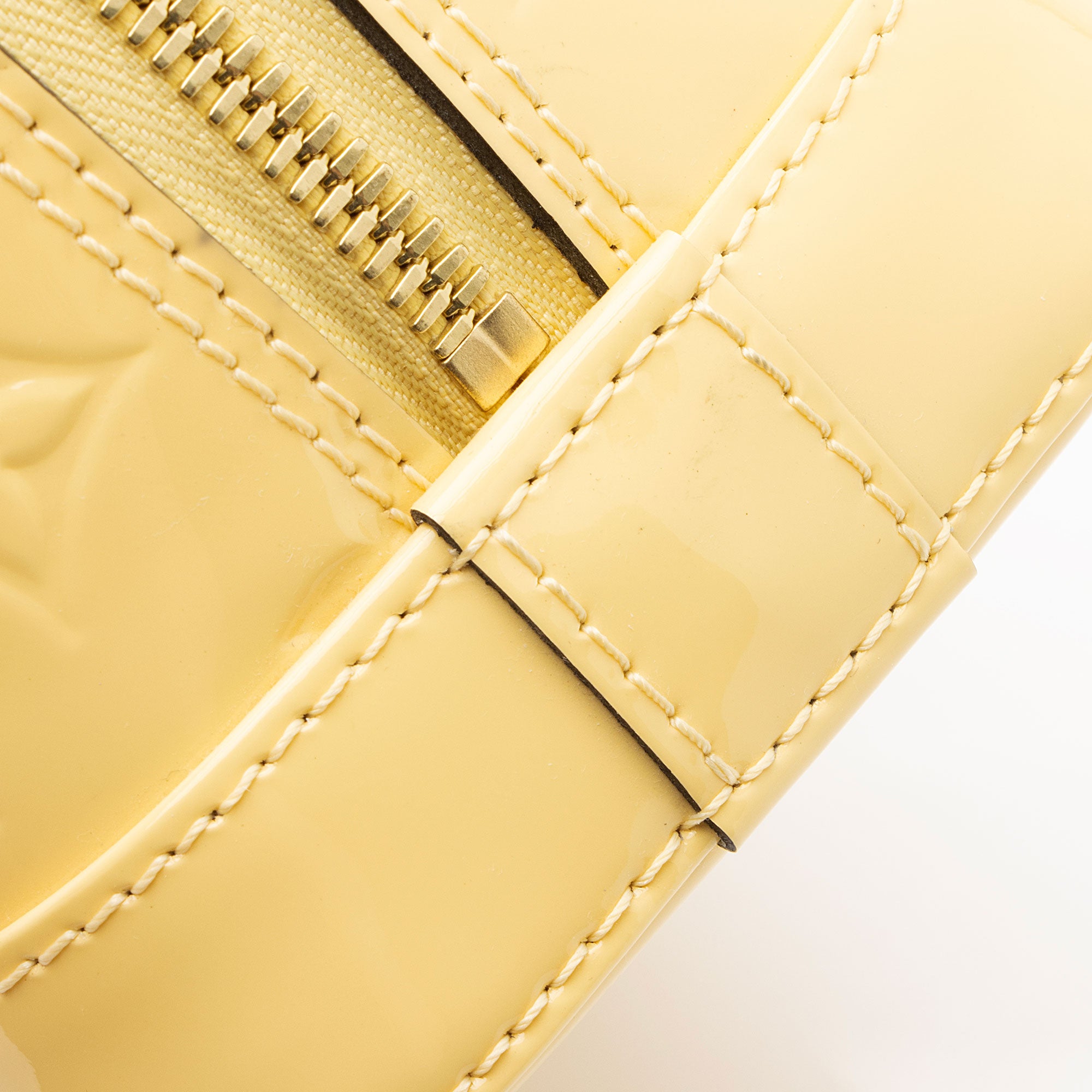 Louis Vuitton Monogram Vernis Alma BB Satchel (SHF-KPekdc)