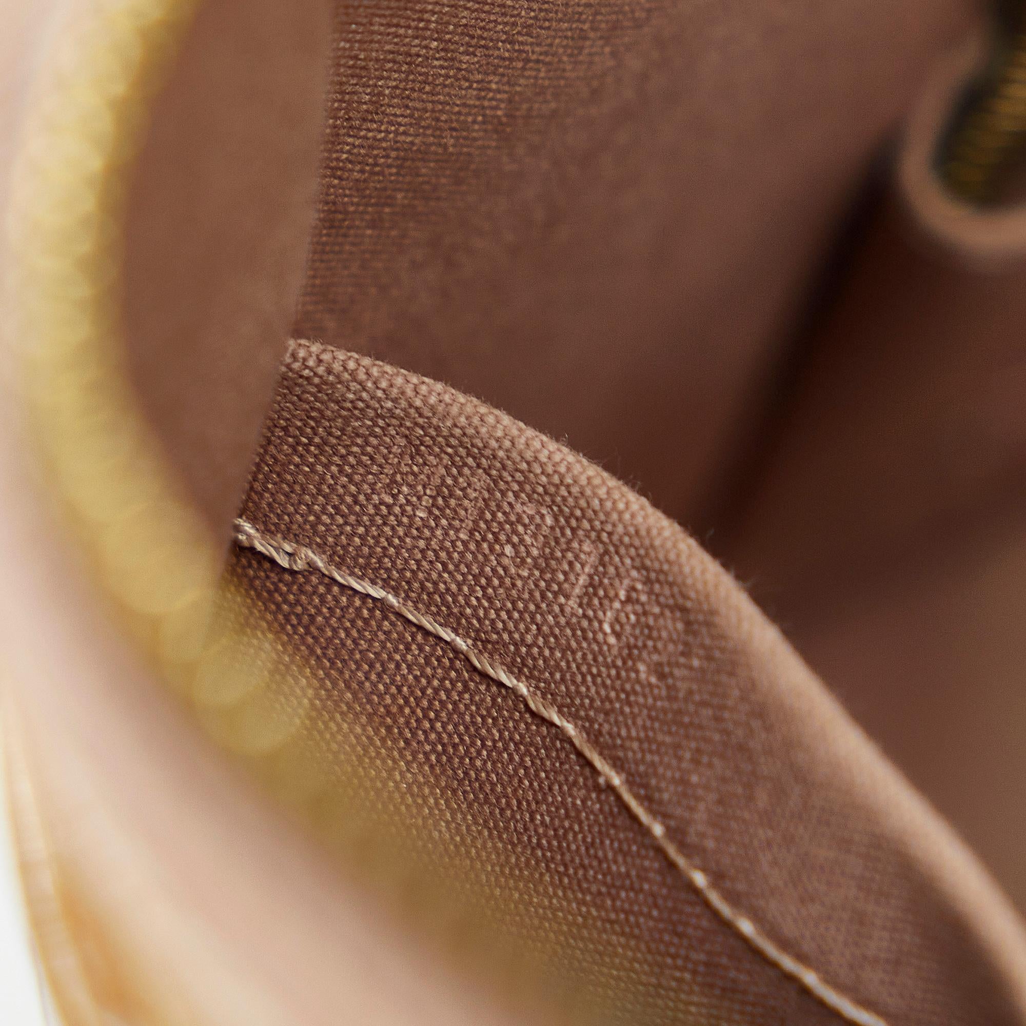 Louis Vuitton Monogram Vernis Alma BB (SHG-zw2oA4)