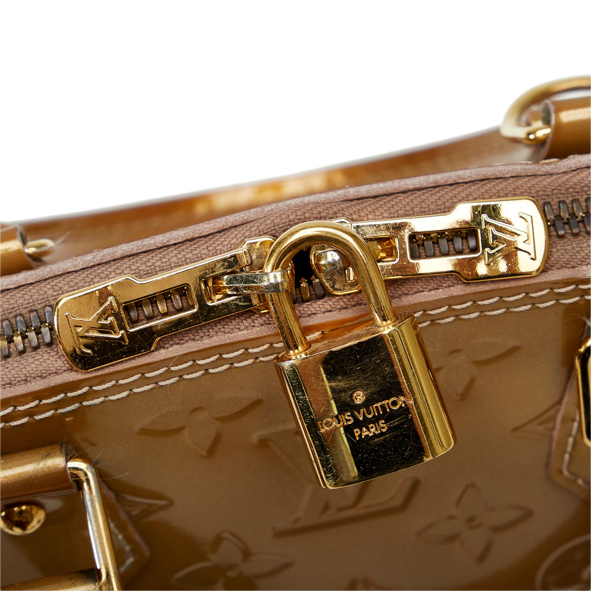 Louis Vuitton Monogram Vernis Alma BB (SHG-zw2oA4)