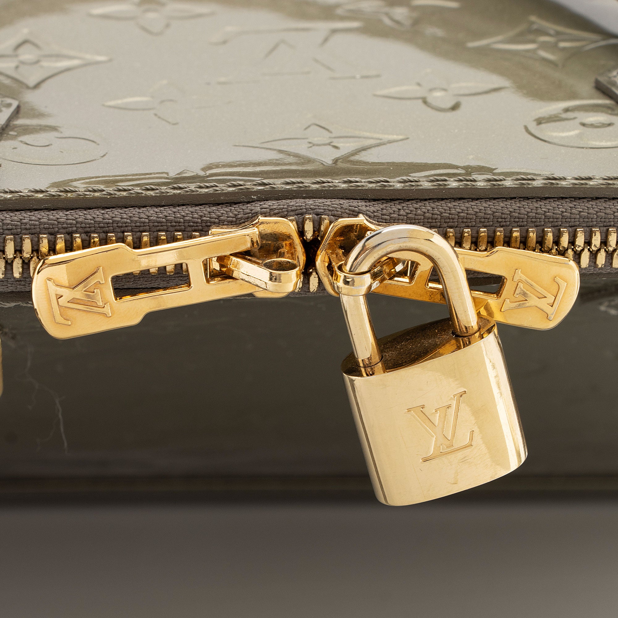 Louis Vuitton Monogram Vernis Alma GM Satchel (SHF-pjW87V)