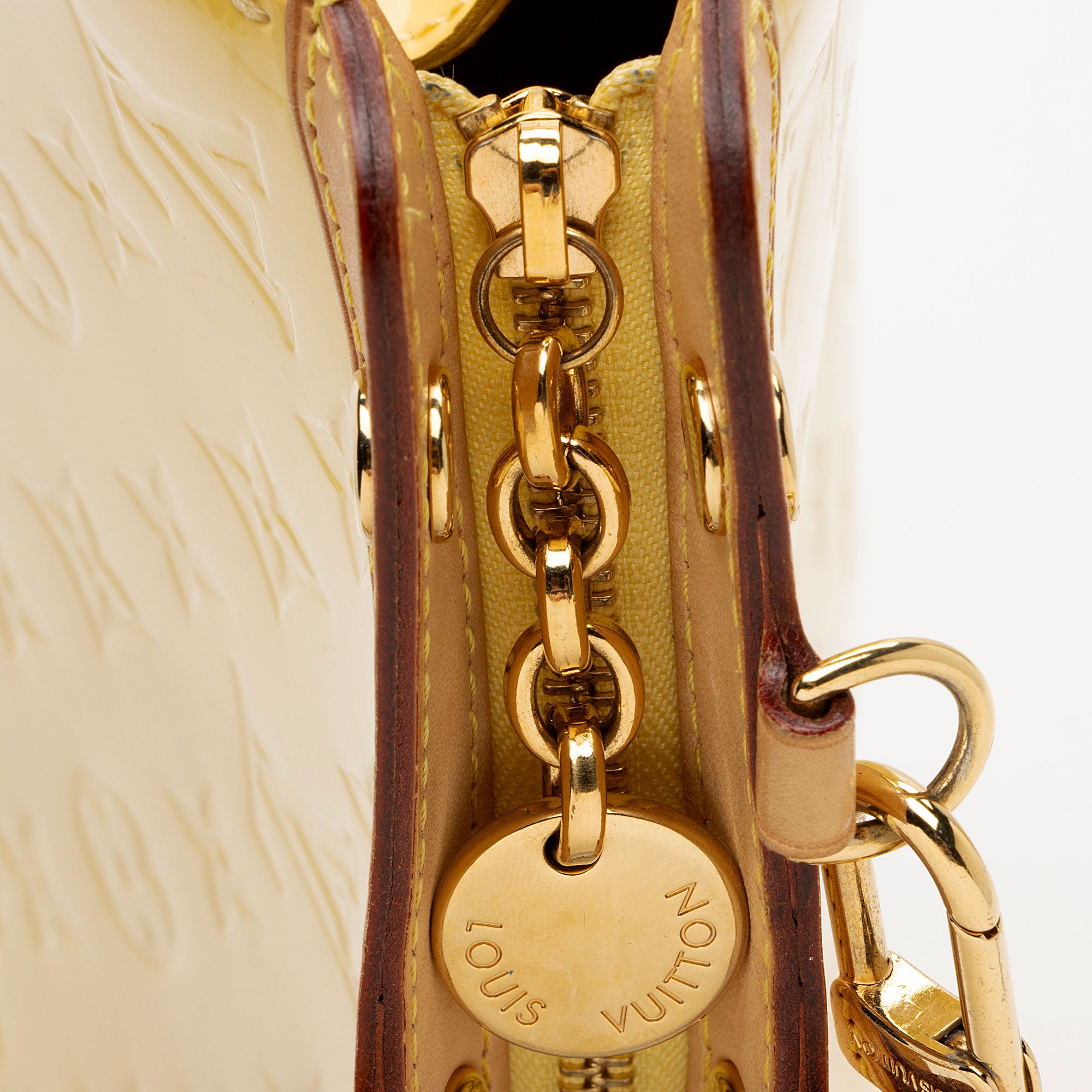 Louis Vuitton Monogram Vernis Brea MM Satchel (SHF-sj1CmG)