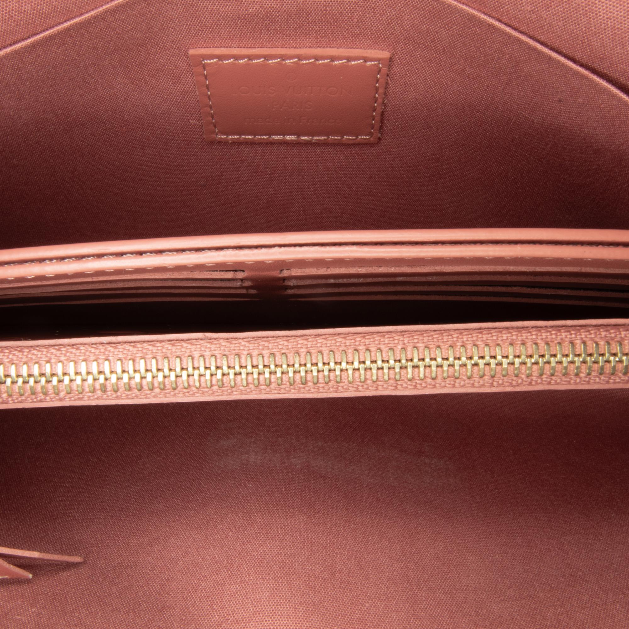 Louis Vuitton Monogram Vernis Pochette Felicie Valentine Dog (SHG-y5pSsZ)