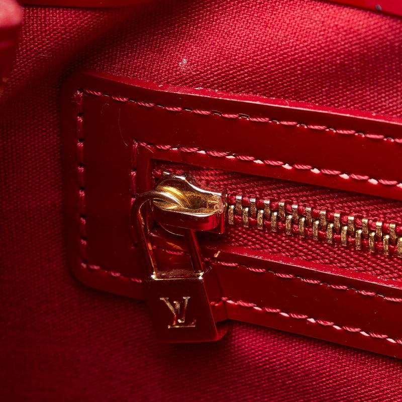 Louis Vuitton Monogram Vernis Rayures Wilshire PM (SHG-i6xtFa)