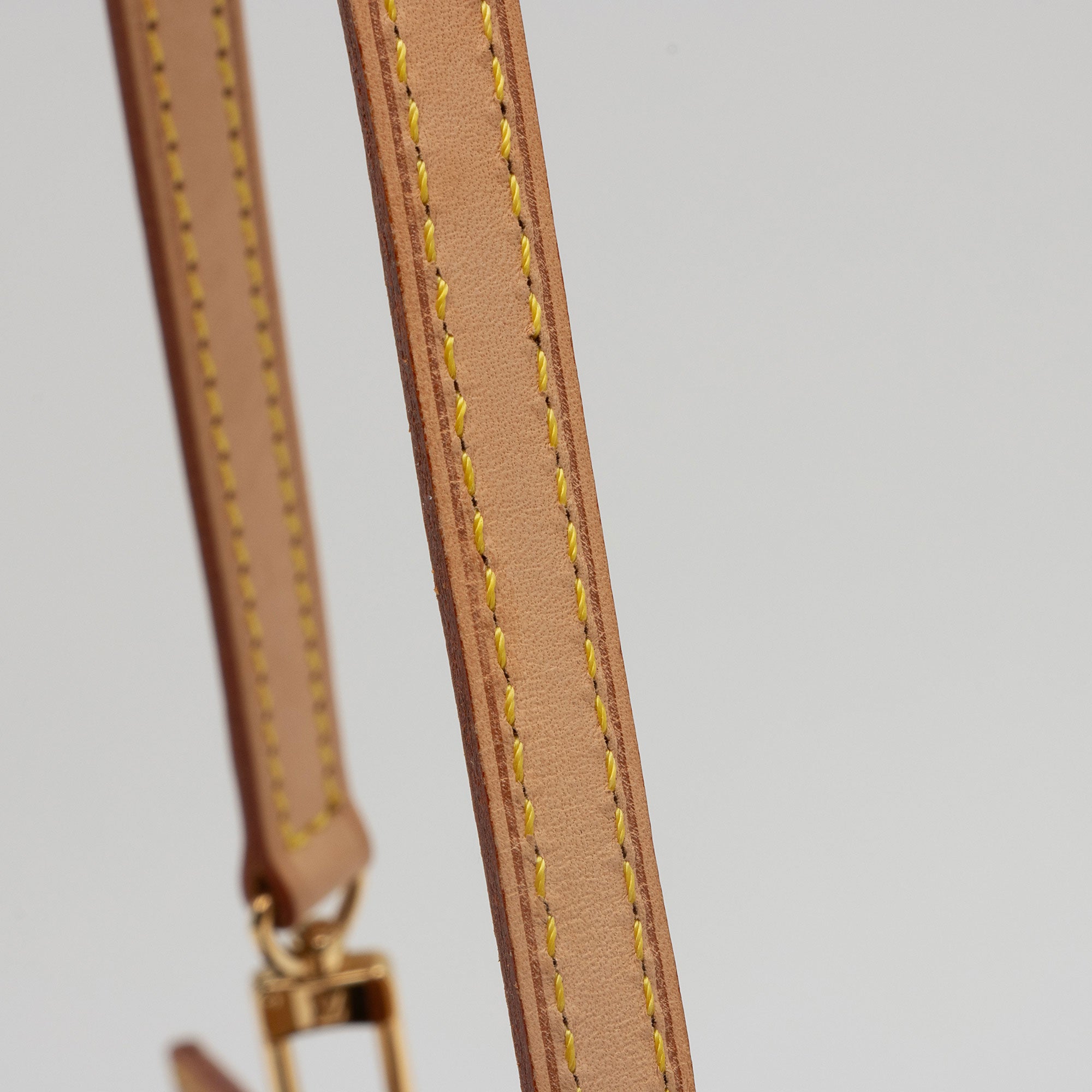 Louis Vuitton Monogram Vernis Roxbury Drive Clutch (SHF-JTTZyc)