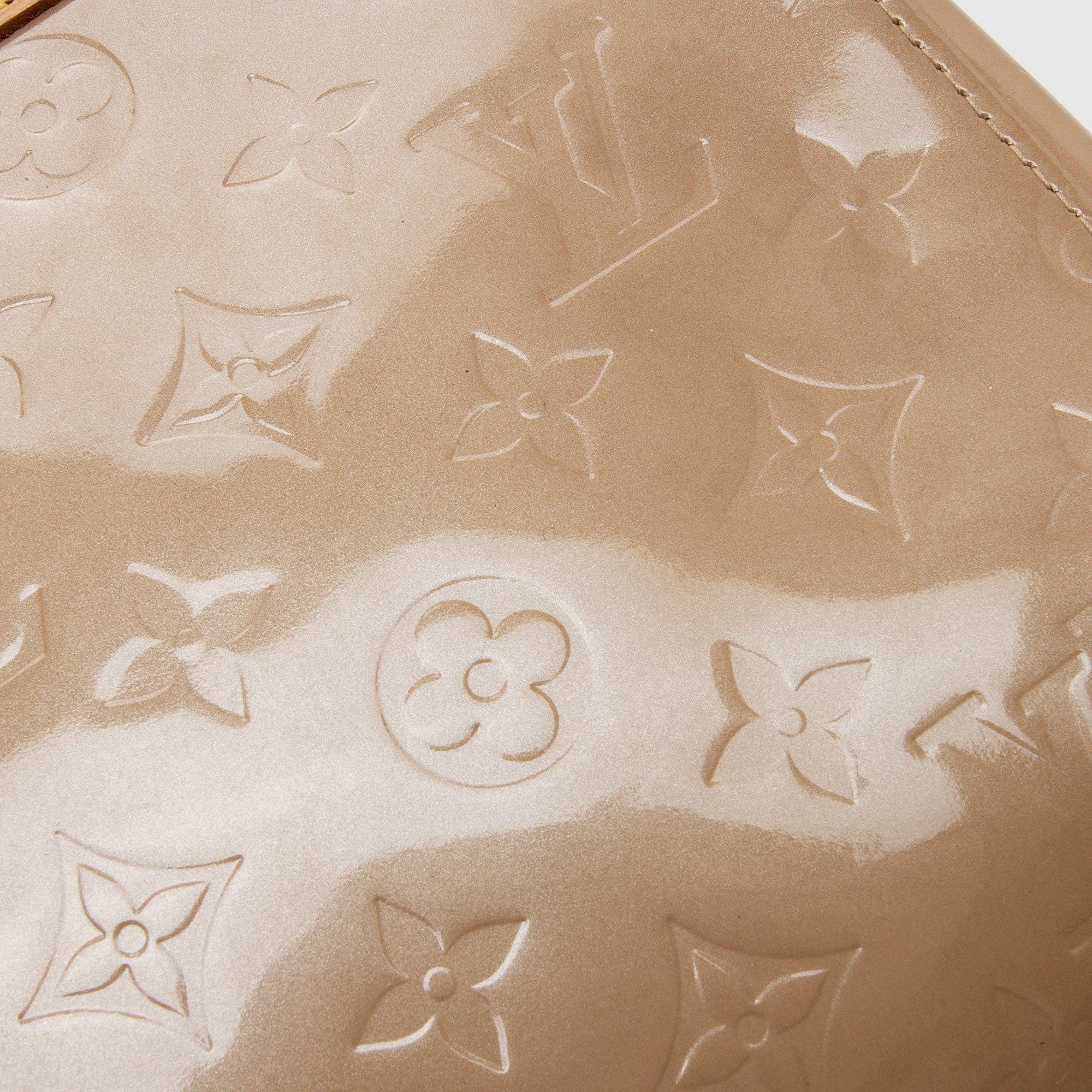 Louis Vuitton Monogram Vernis Roxbury Drive Clutch (SHF-JTTZyc)