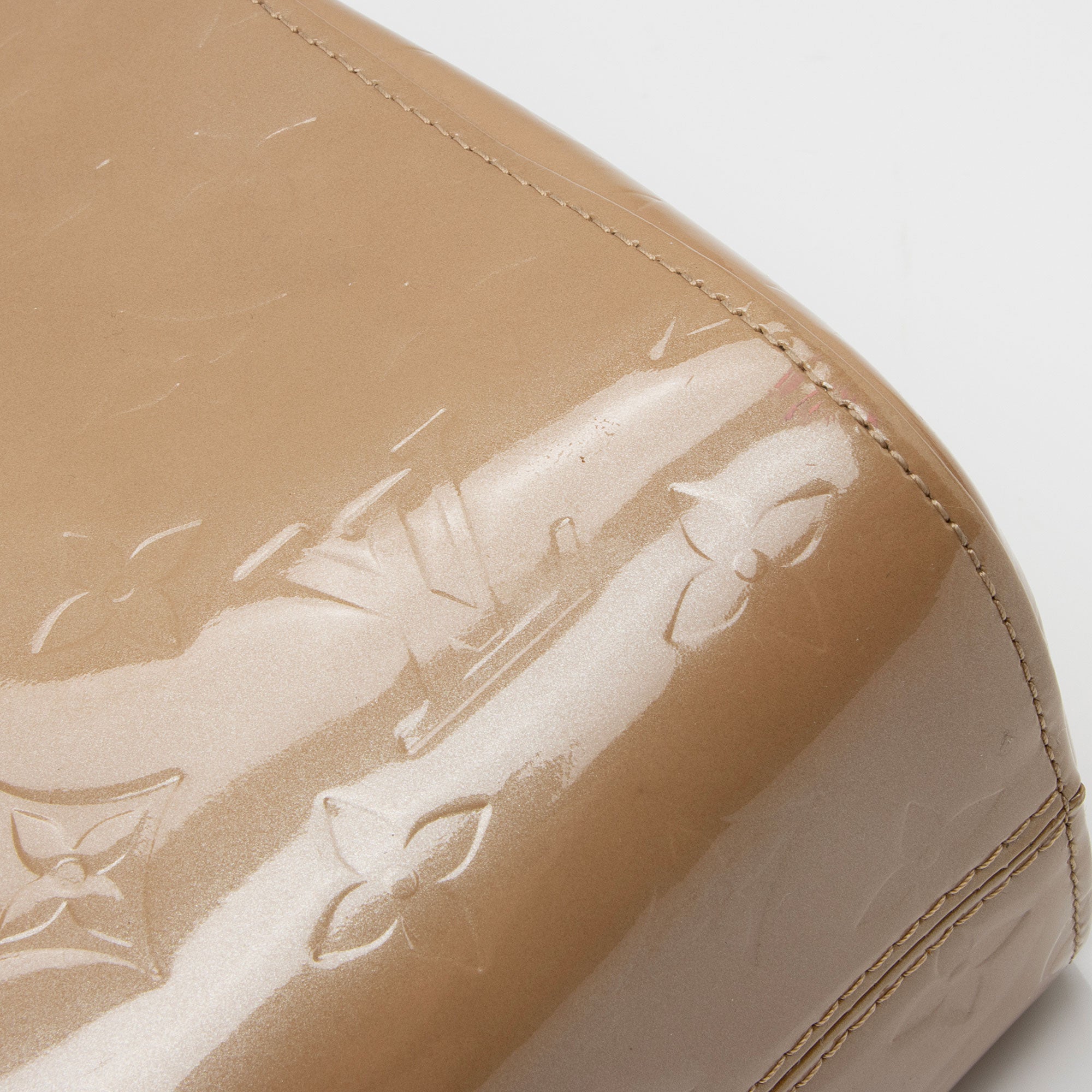 Louis Vuitton Monogram Vernis Roxbury Drive Clutch (SHF-JTTZyc)