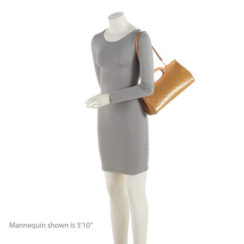 Louis Vuitton Monogram Vernis Roxbury Drive Clutch (SHF-JTTZyc)