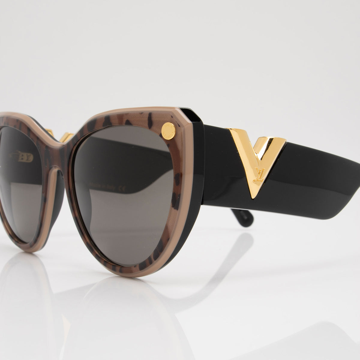 Louis Vuitton My Fair Lady Sunglasses (SHF-n0duQ2) display picture 2