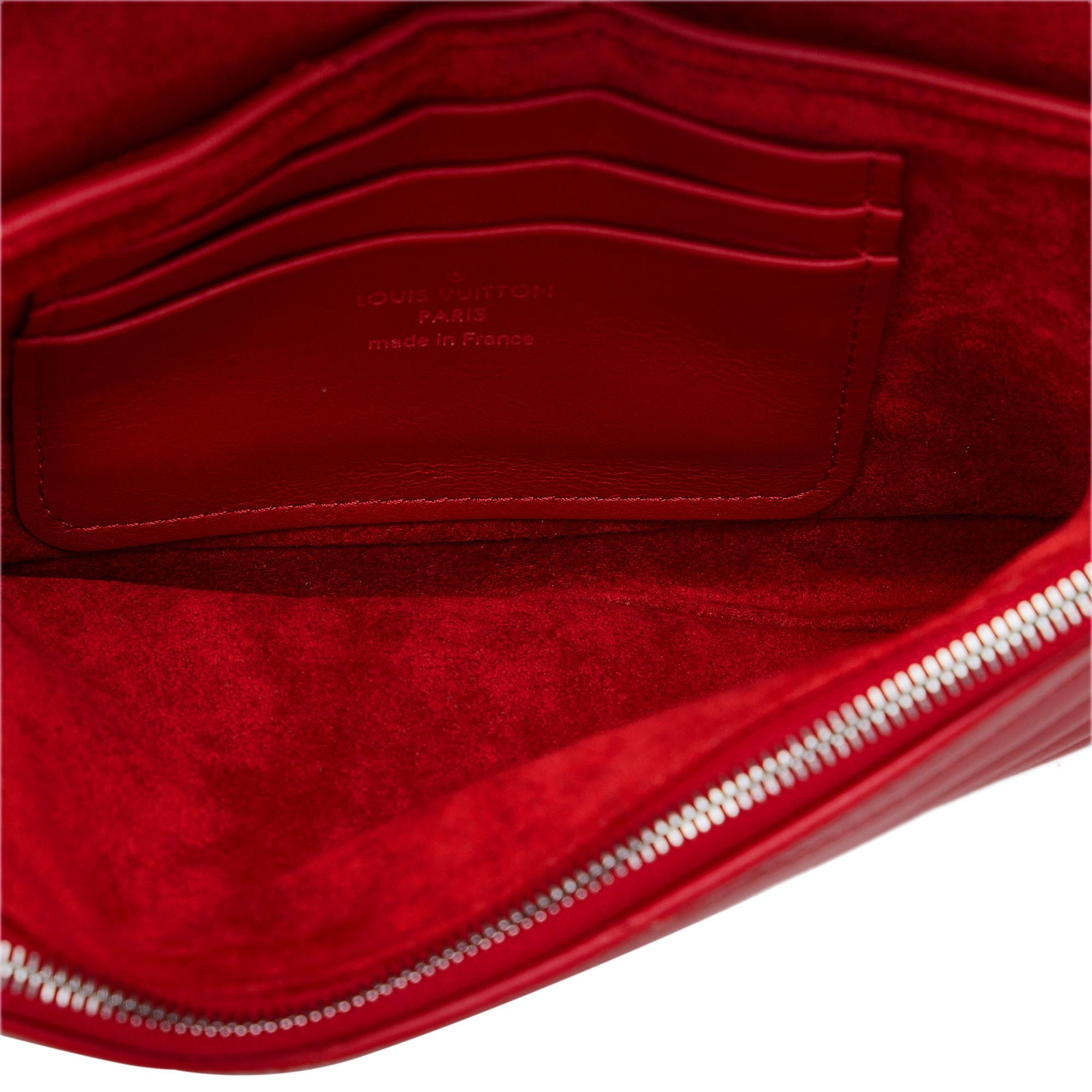 Louis Vuitton New Wave Chain Pochette (SHG-sOWV8C)