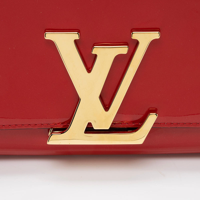 LOUIS VUITTON Red Patent Leather Louise Clutch Shoulder Crossbody Bag