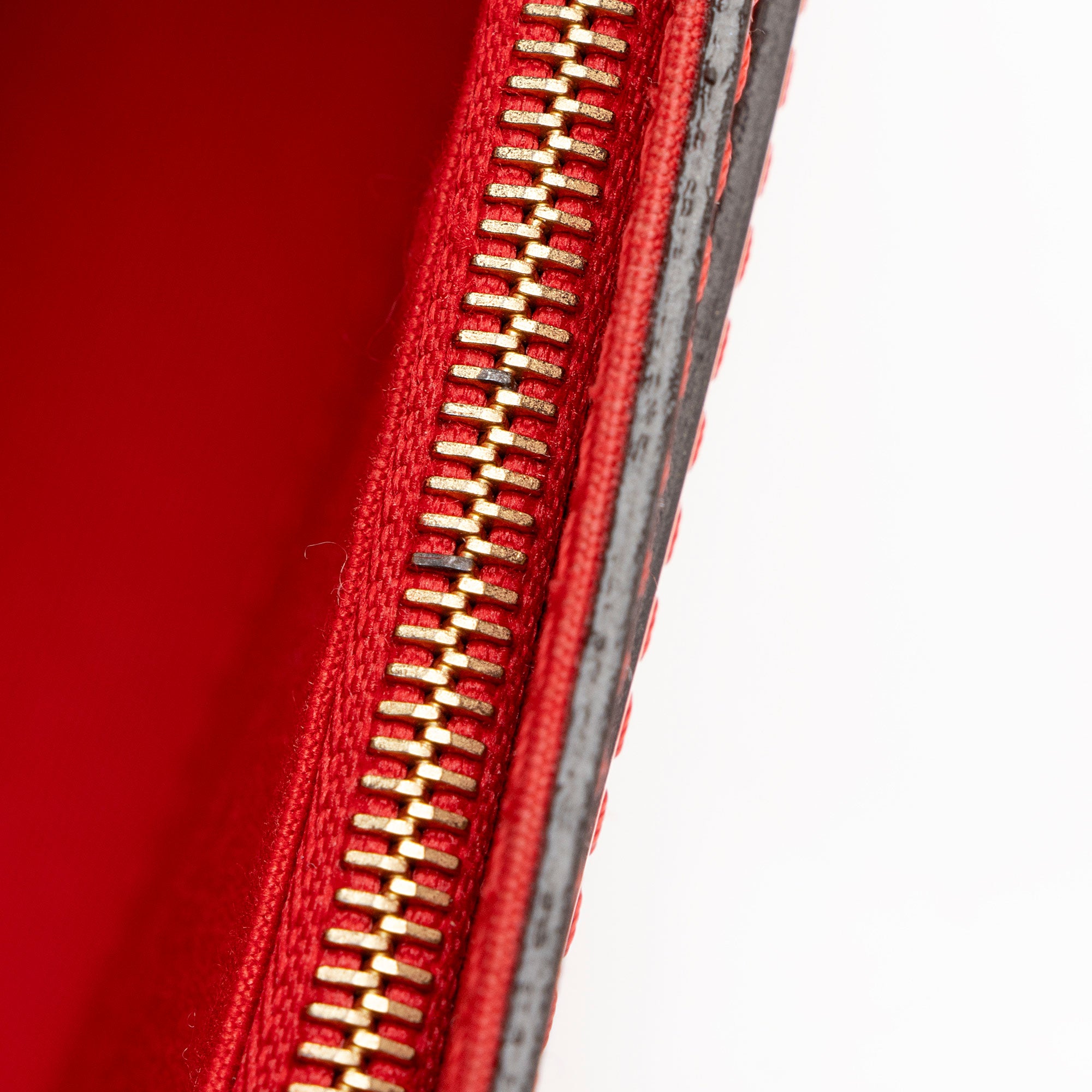 Louis Vuitton Patent Leather Louise Neo Sobe Clutch (SHF-AYeUxs)