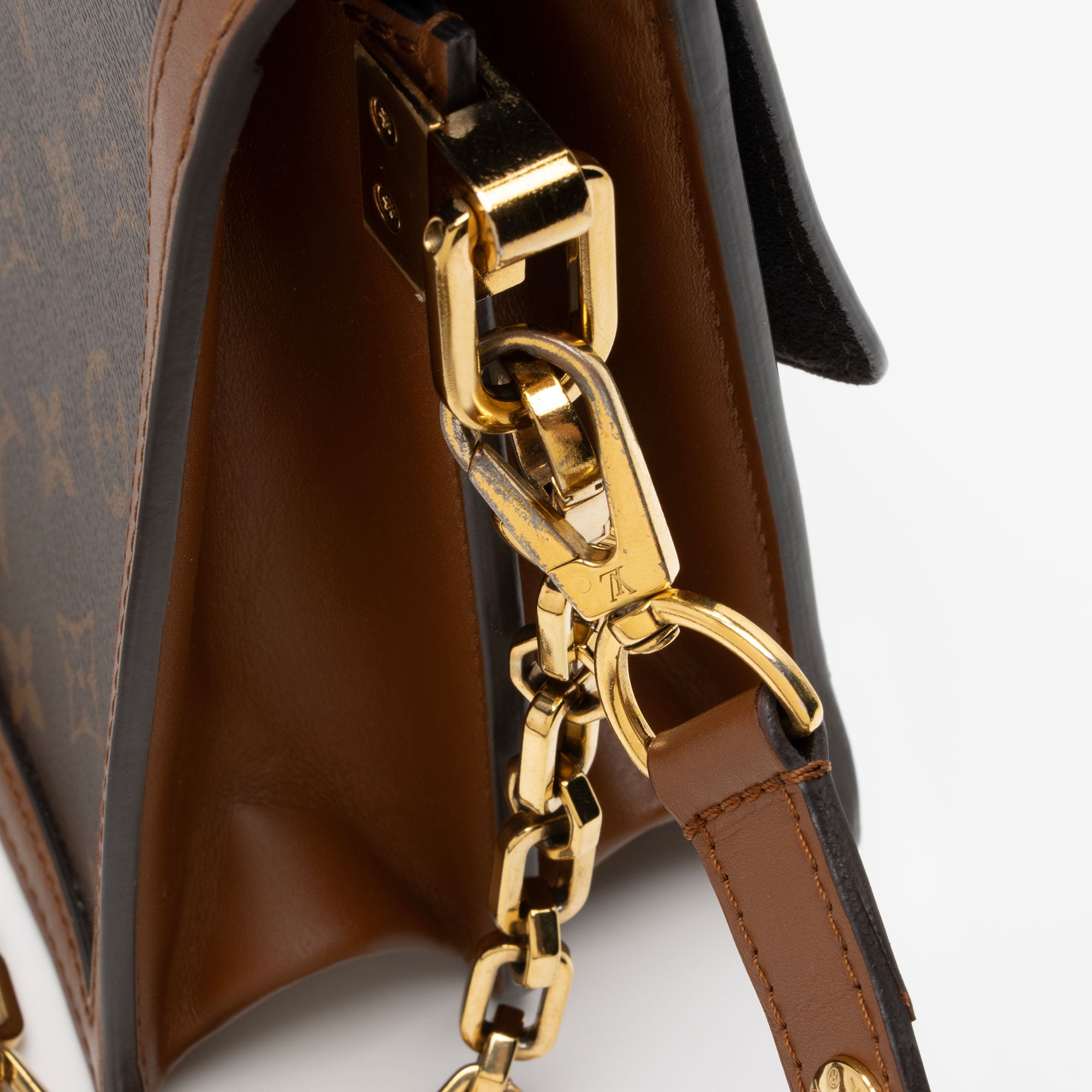 Louis Vuitton Reverse Monogram Dauphine MM Shoulder Bag (SHF-VOdubV)