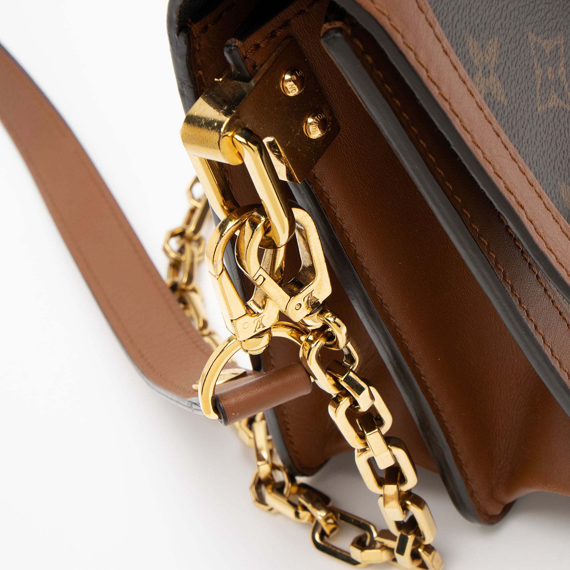Louis Vuitton Reverse Monogram Dauphine MM Shoulder Bag (SHF-gLxrYk)