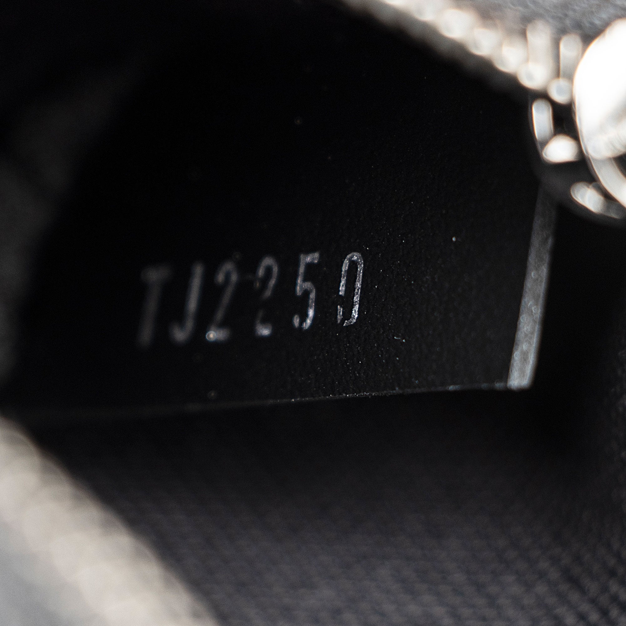 Louis Vuitton Reverse Monogram Eclipse Trio Messenger (SHF-JPkZwY)