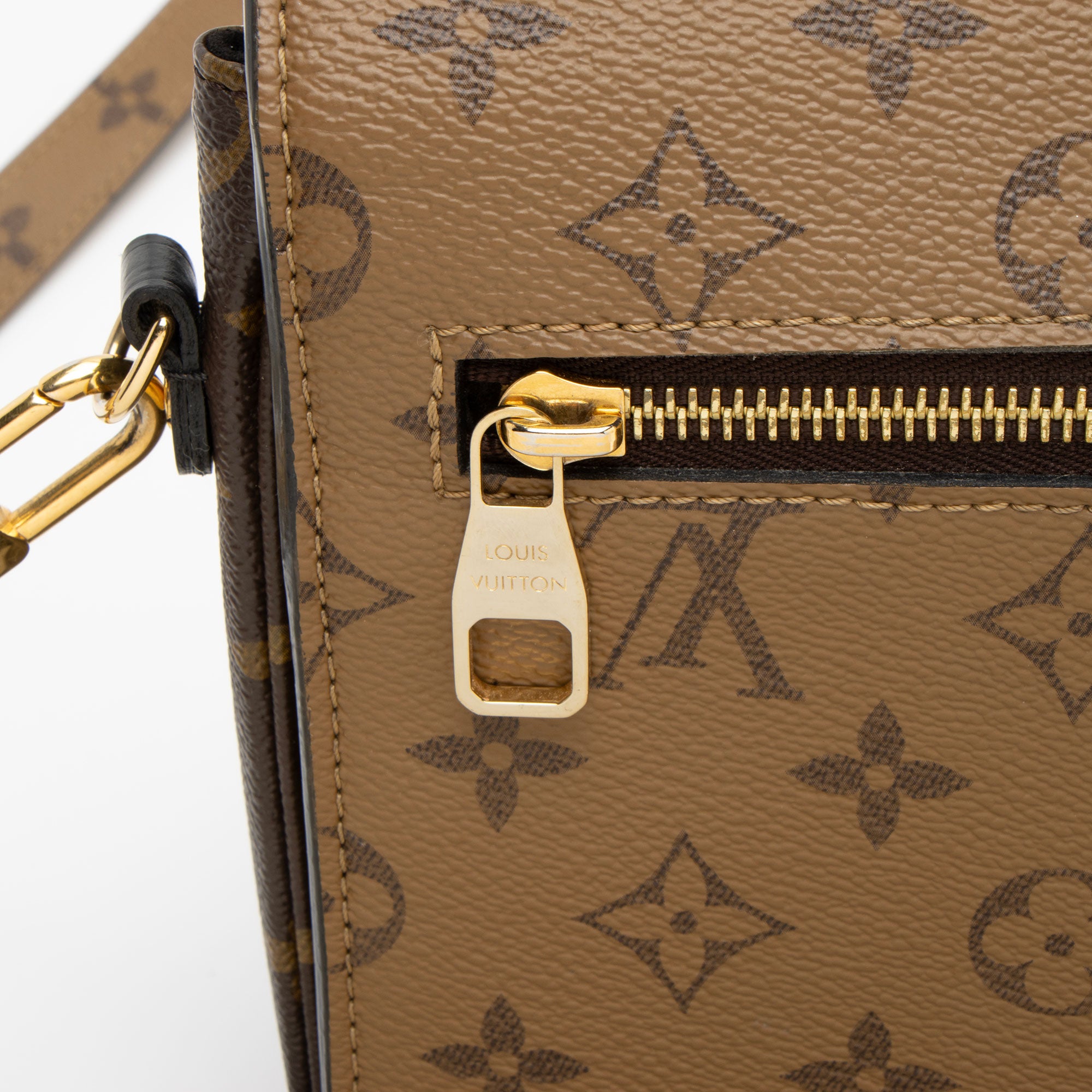 Louis Vuitton Reverse Monogram Pochette Metis Shoulder Bag (SHF-QRerUA)
