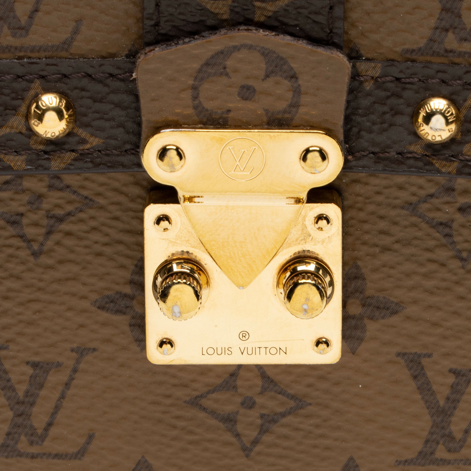 Louis Vuitton Reverse Monogram Pochette Trunk Vertical Shoulder Bag (SHF-xhzYvZ)