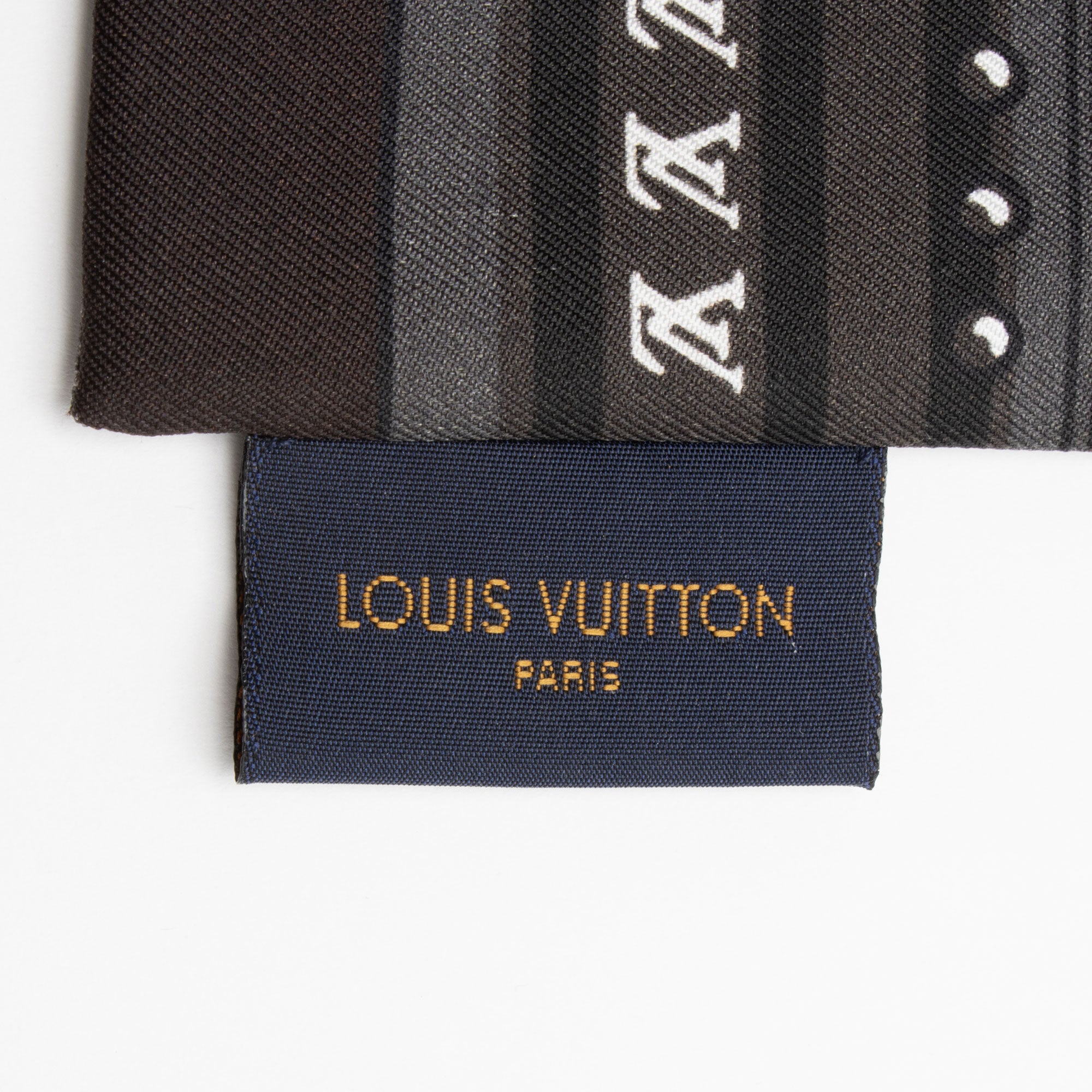 Louis Vuitton Silk LV World Bandeau Scarf (SHF-YuQffl)