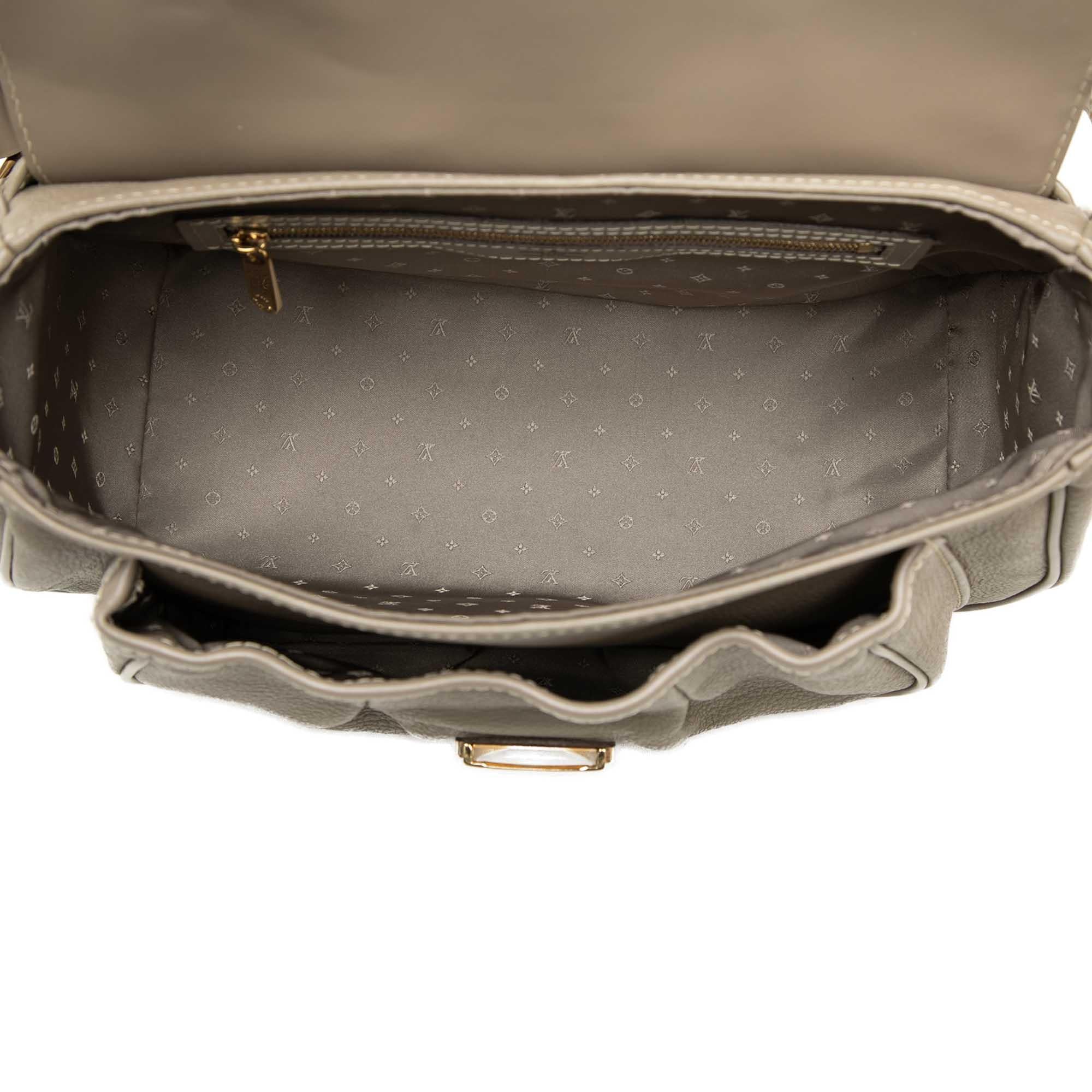 Louis Vuitton Suhali Le Confident