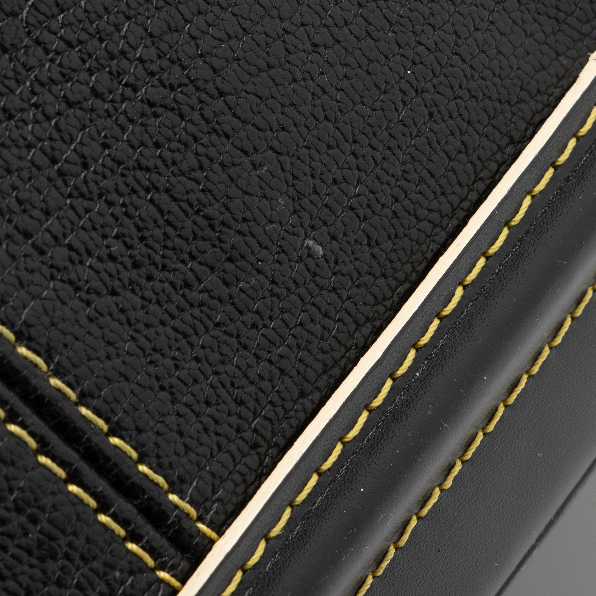 Louis Vuitton Suhali Lockit MM Satchel (SHF-VxGGO7)