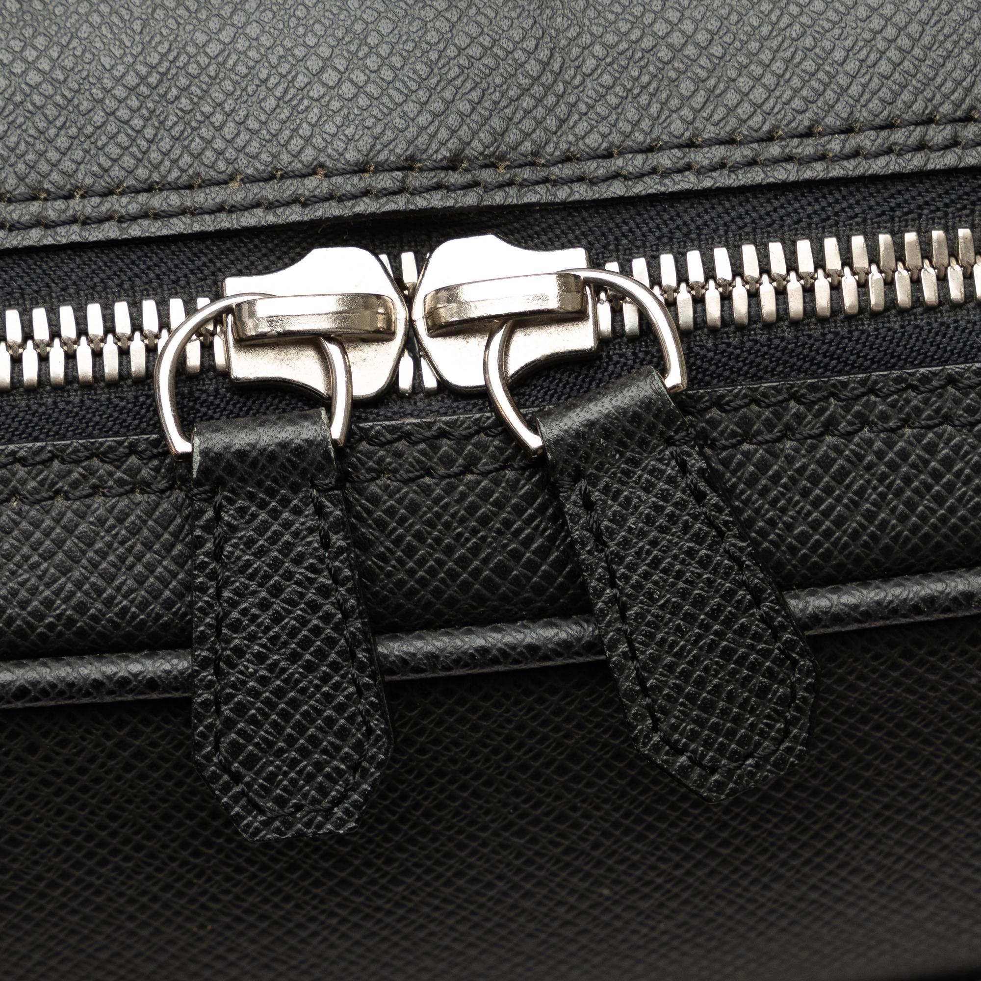 Louis Vuitton Taiga Alexander Briefcase (SHG-wpNlxM)