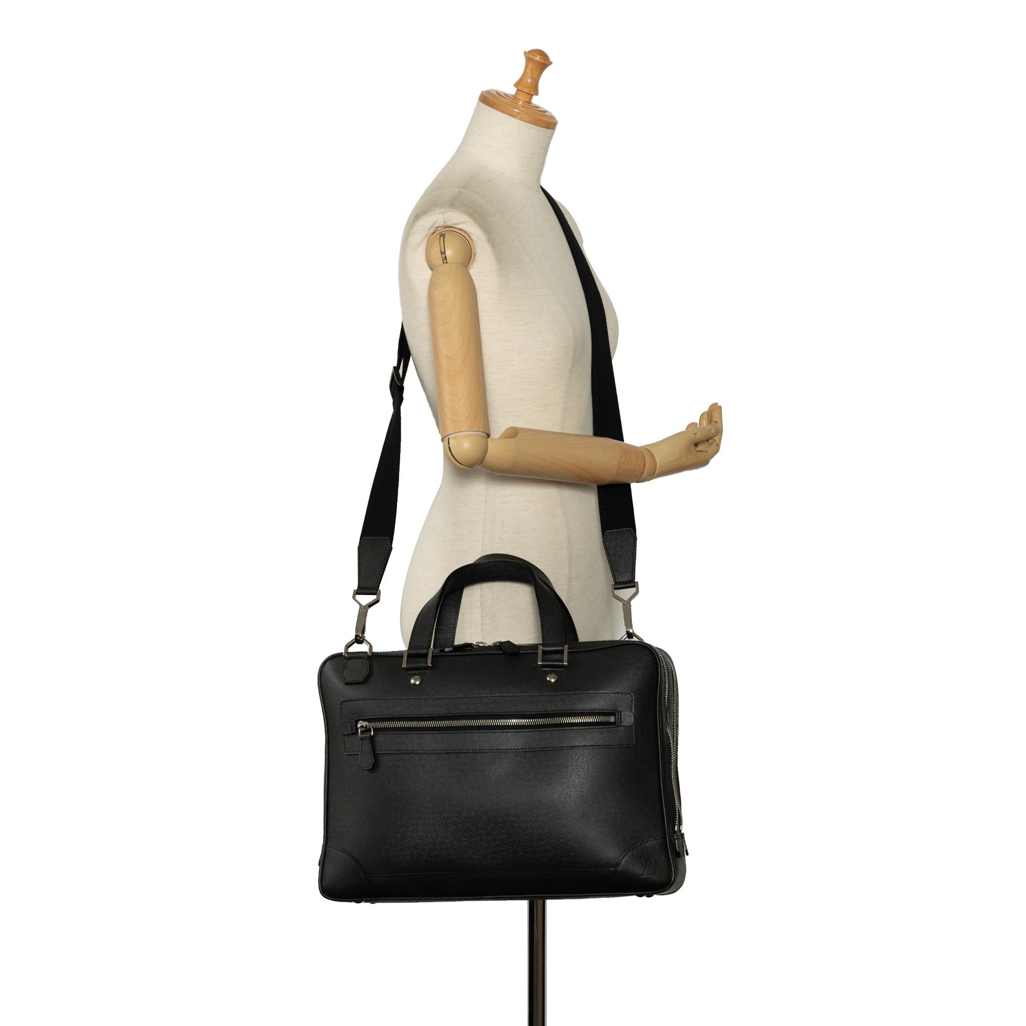 Louis Vuitton Taiga Alexander Briefcase (SHG-wpNlxM)