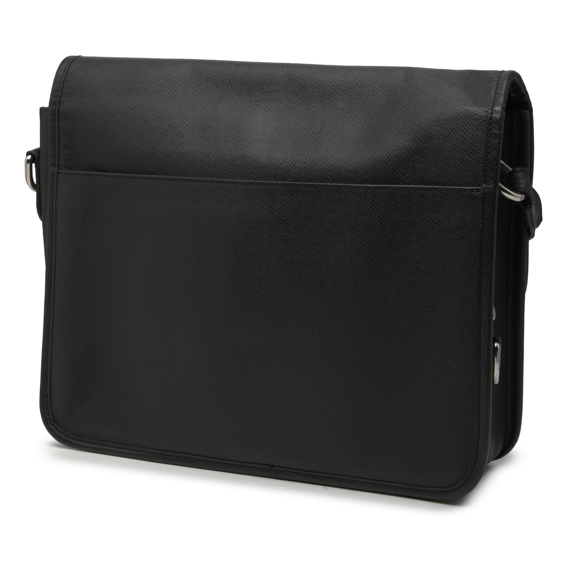 Louis Vuitton Taiga Alexei Messenger