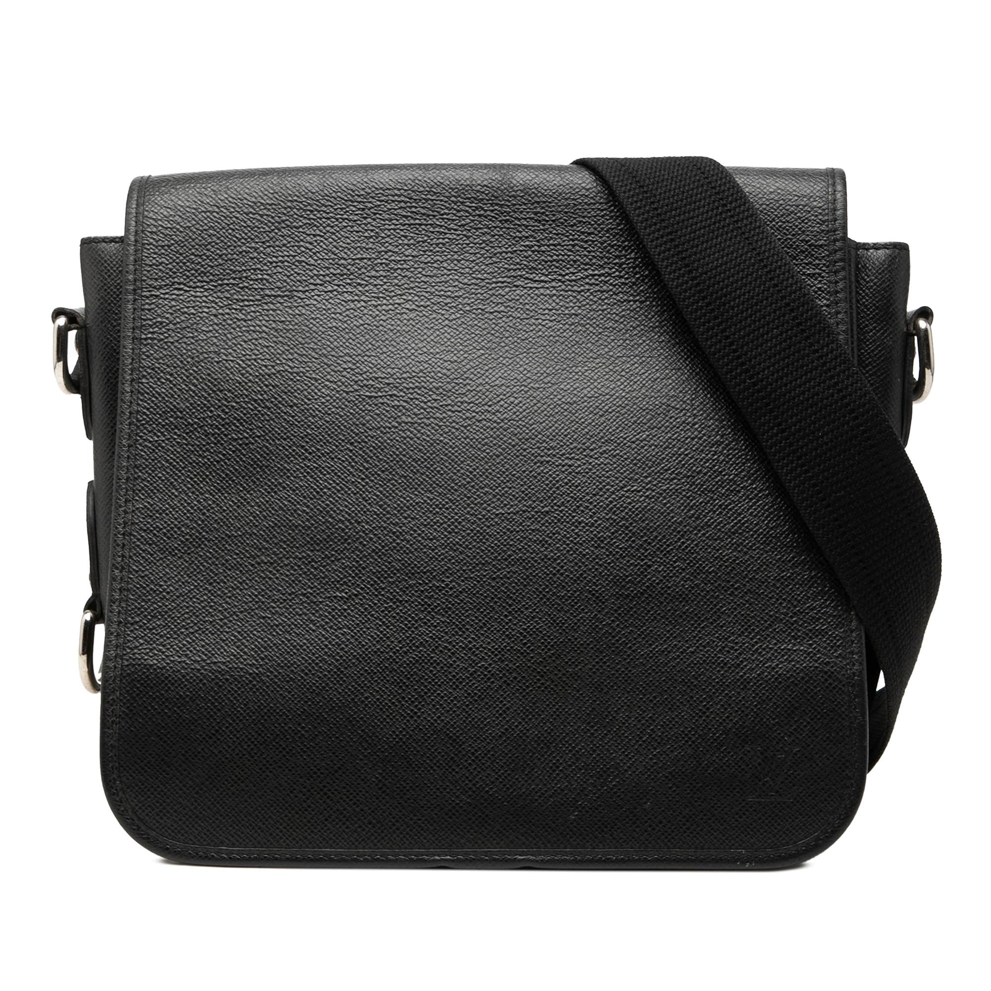 Louis Vuitton Taiga Andrei
