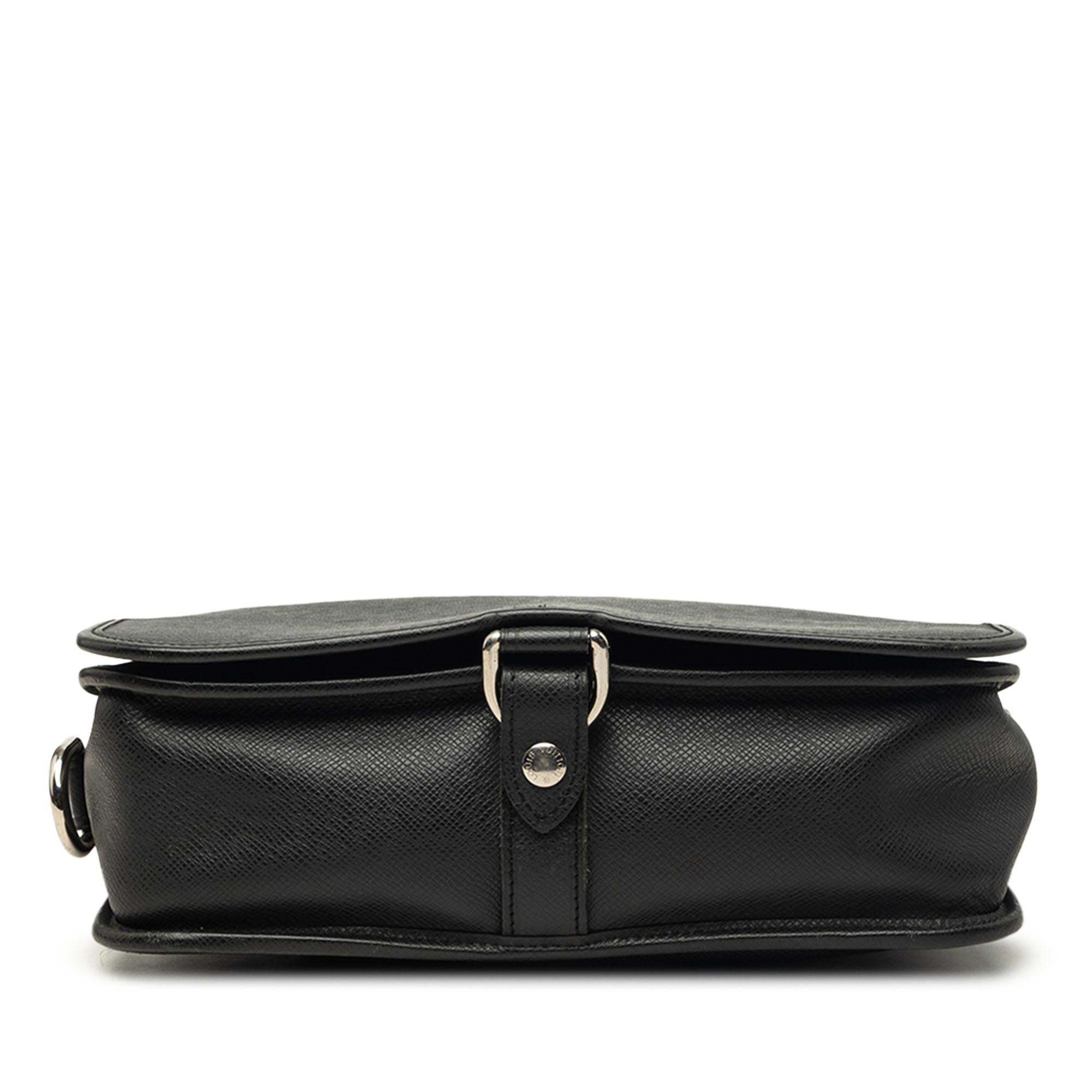 Louis Vuitton Taiga Andrei
