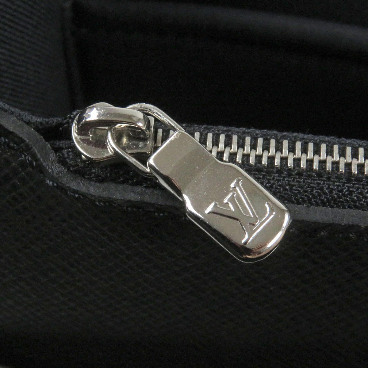 Louis Vuitton Taiga Anton Briefcase