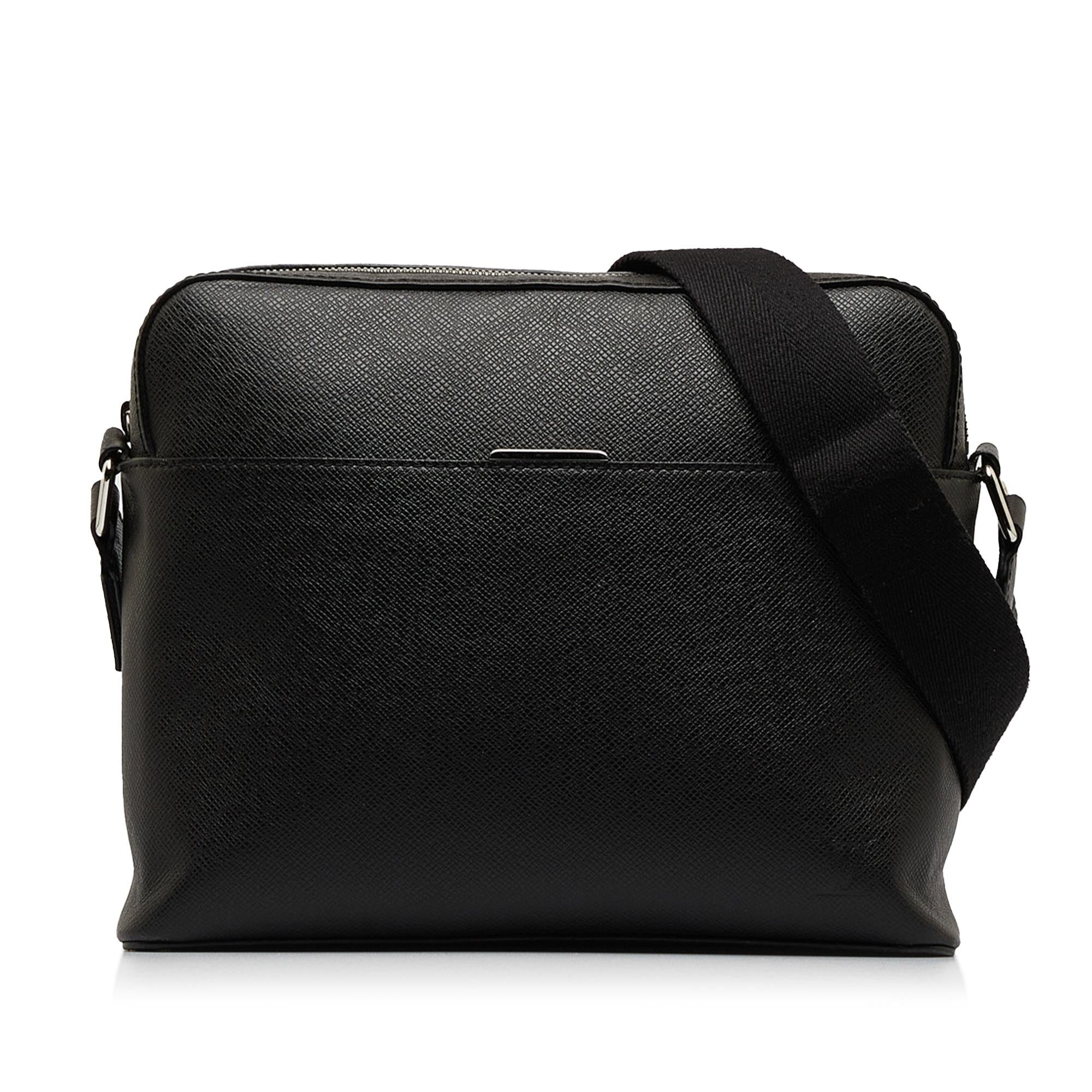 Louis Vuitton Taiga Anton Messenger PM (SHG-QmN9Ao)