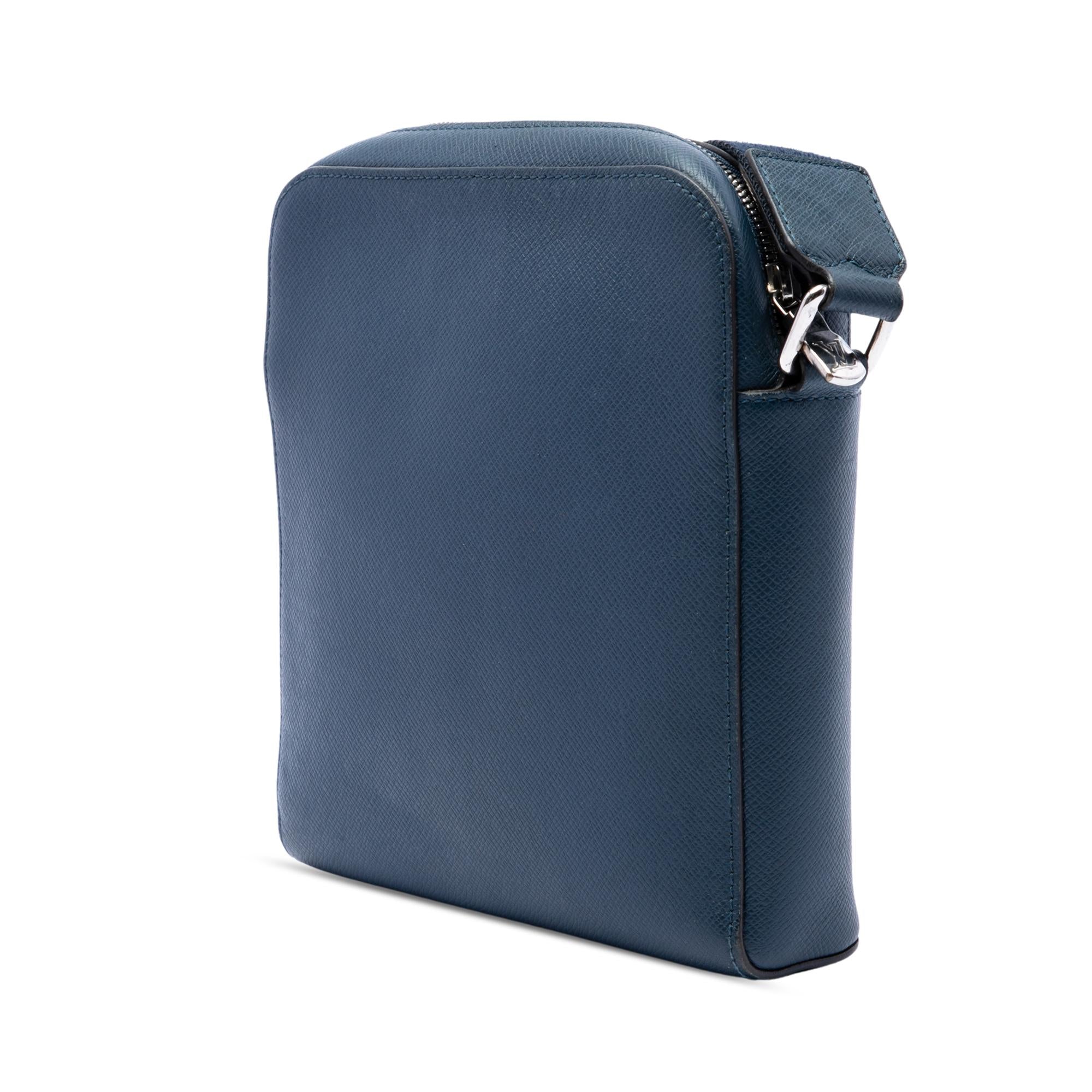 Louis Vuitton Taiga Anton Pochette