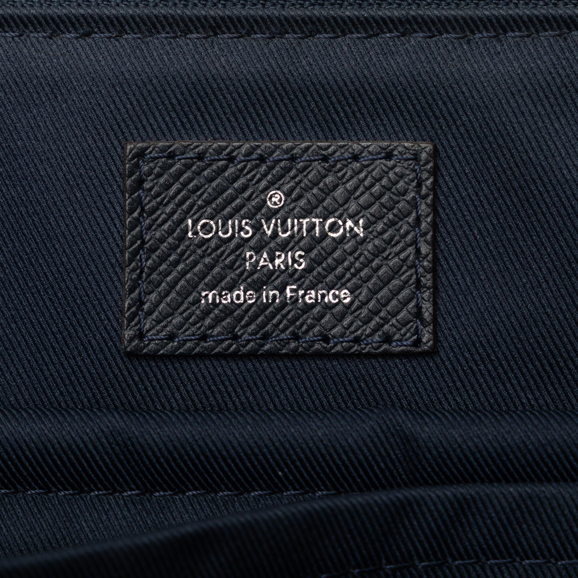 Louis Vuitton Taiga Anton Soft Briefcase (SHG-vlWbmk)