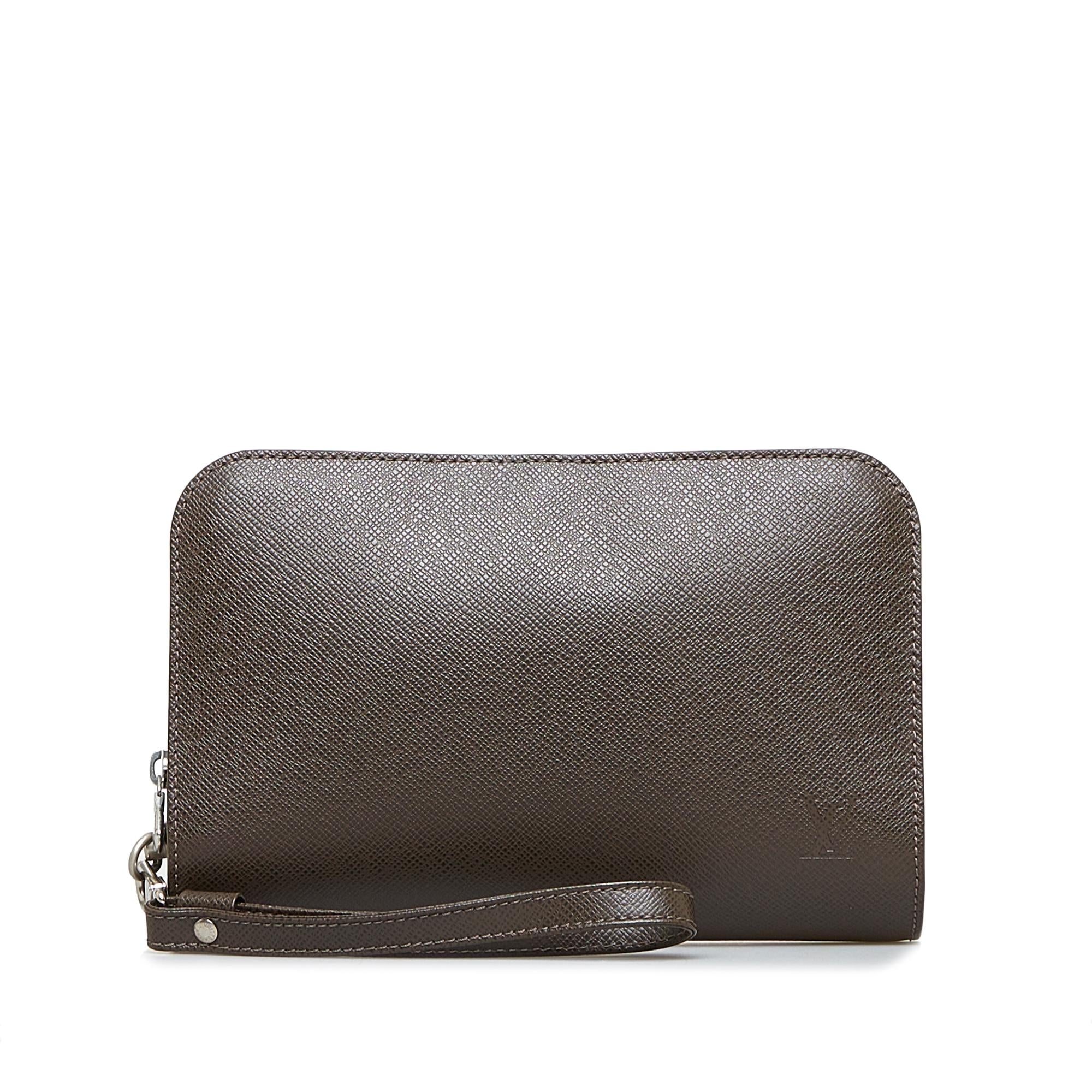 Louis Vuitton Taiga Baikal Clutch Bag (SHG-OfkX5y)