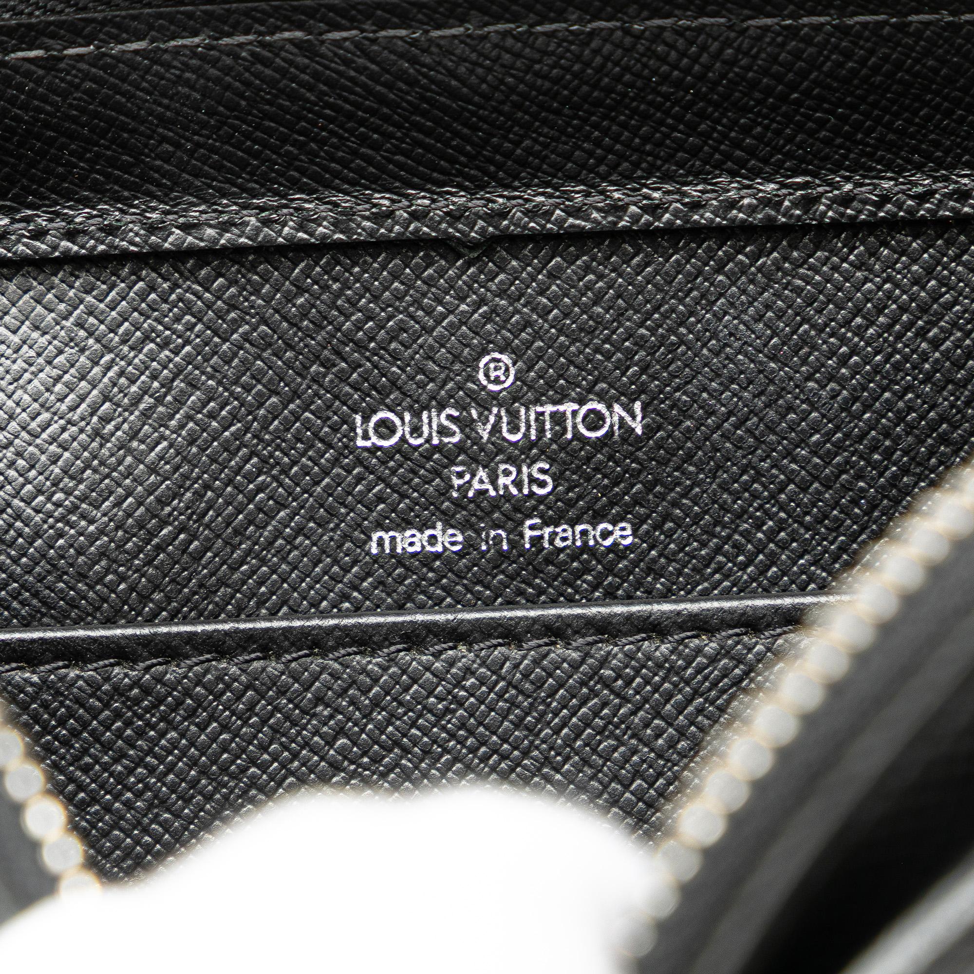 Louis Vuitton Taiga Baikal